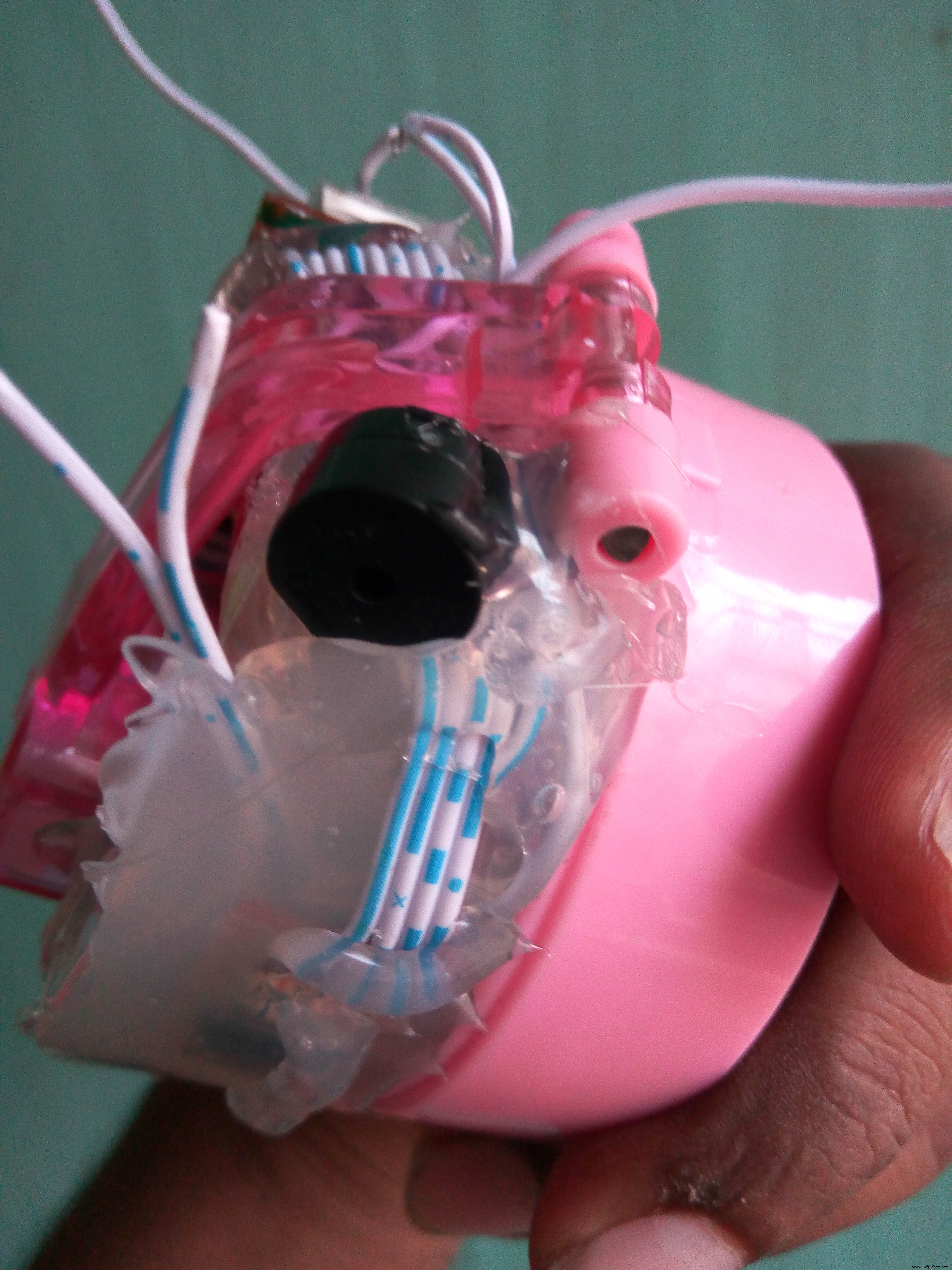 Smart Arduino Water Bottle – Real-Time Monitoring & Alerts