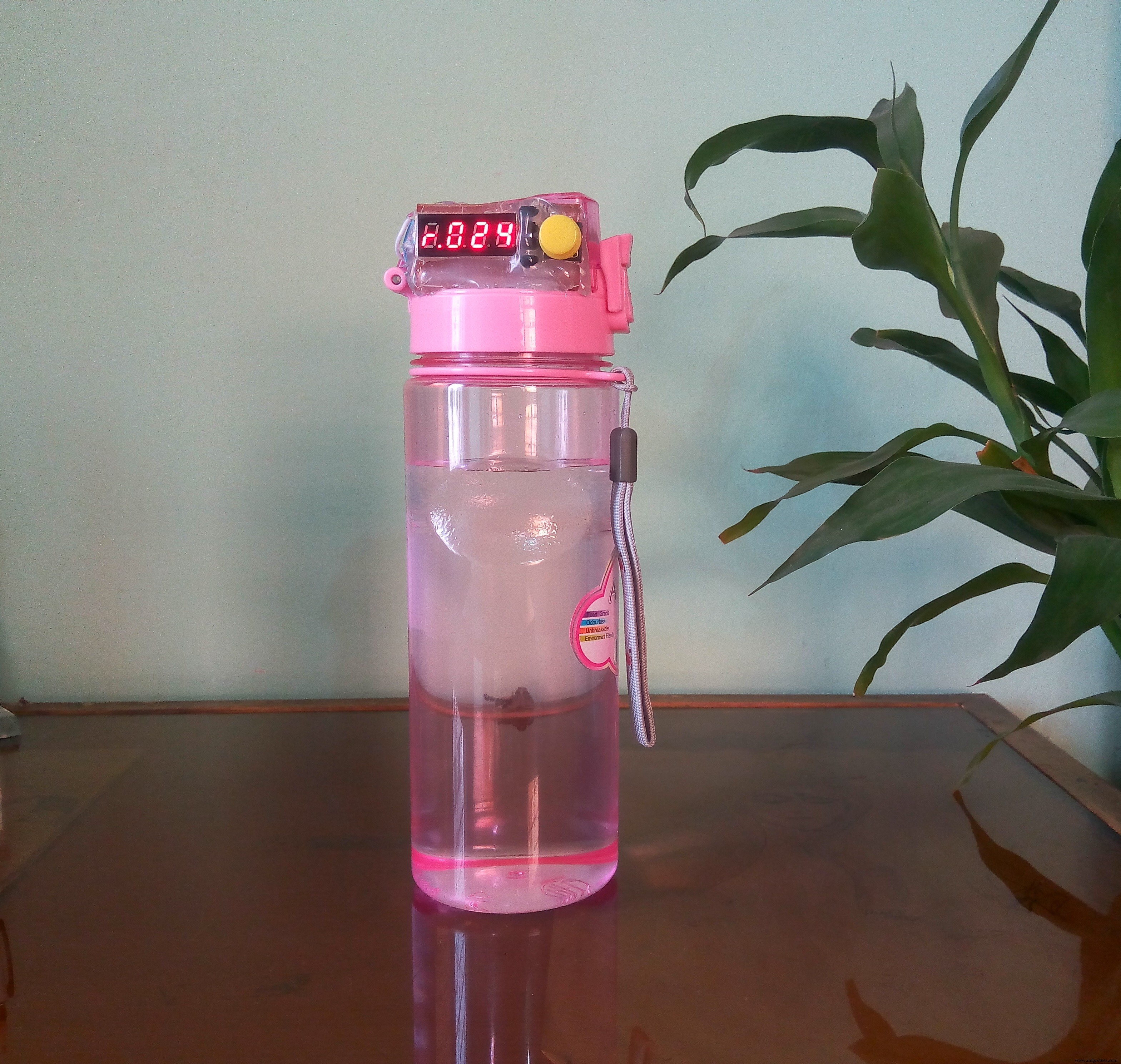 Smart Arduino Water Bottle – Real-Time Monitoring & Alerts