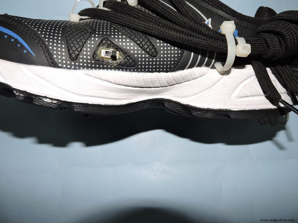 Smart Self‑Lacing Shoes with Built‑In Energy Harvesting