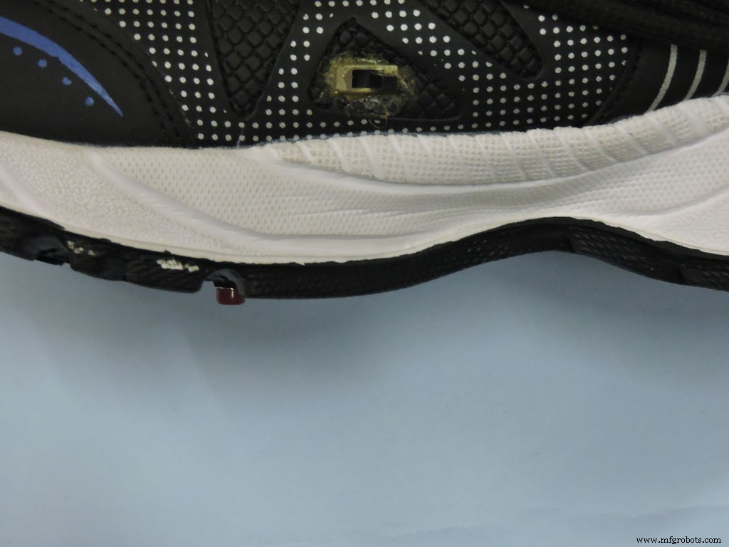 Smart Self‑Lacing Shoes with Built‑In Energy Harvesting