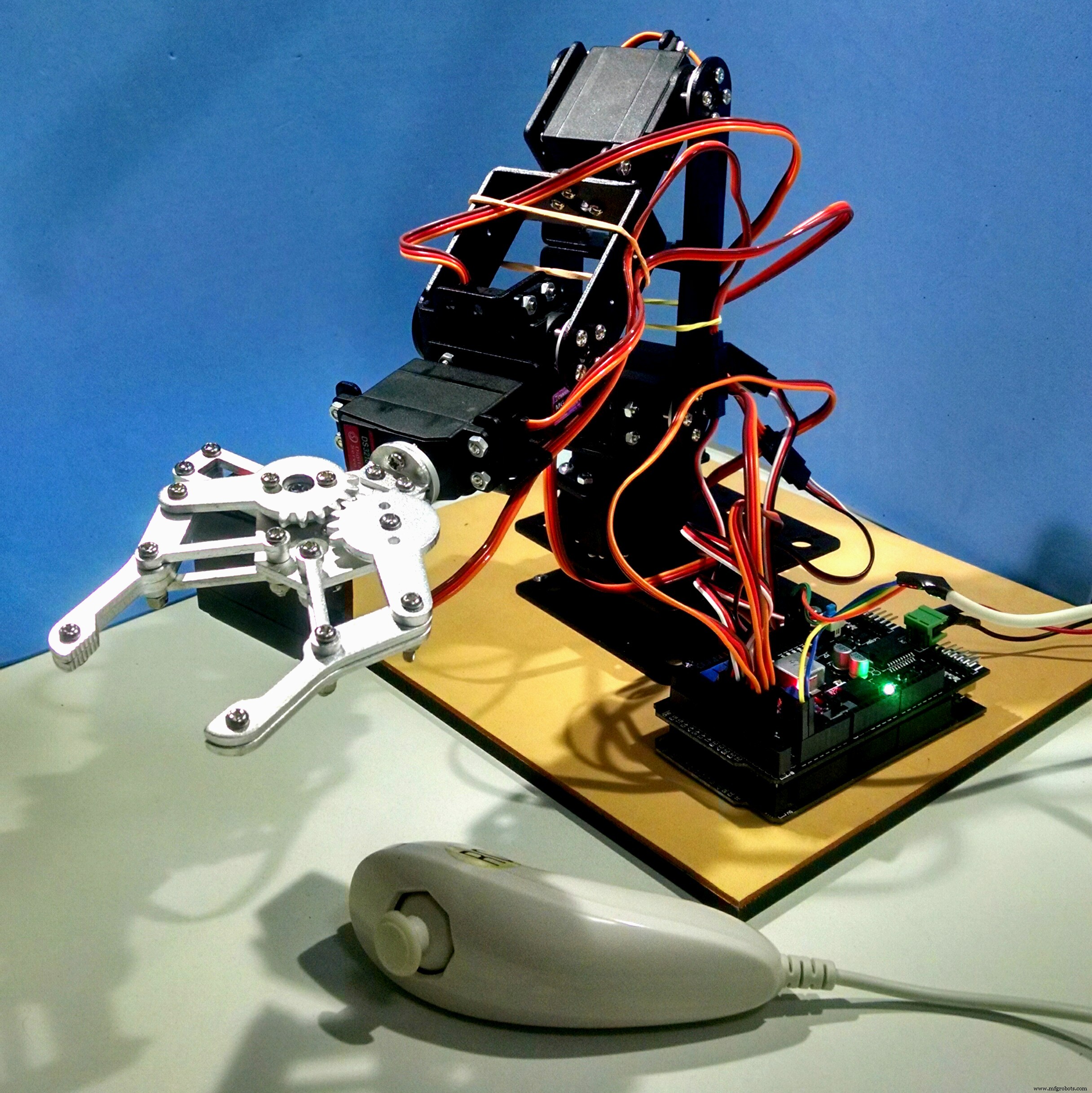 Arduino-Based Nunchuk-Operated 6-DoF Robotic Arm Kit
