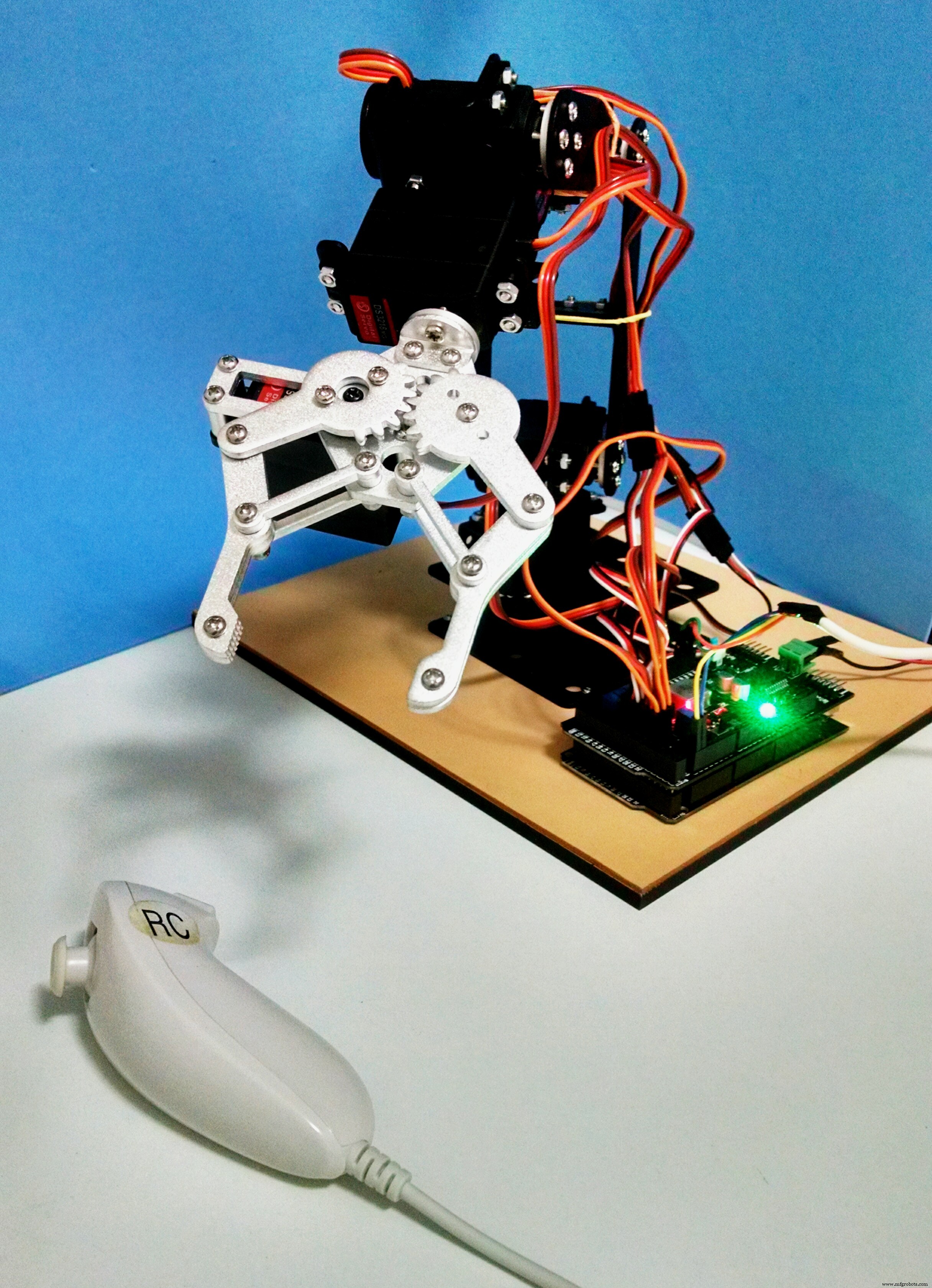 Arduino-Based Nunchuk-Operated 6-DoF Robotic Arm Kit