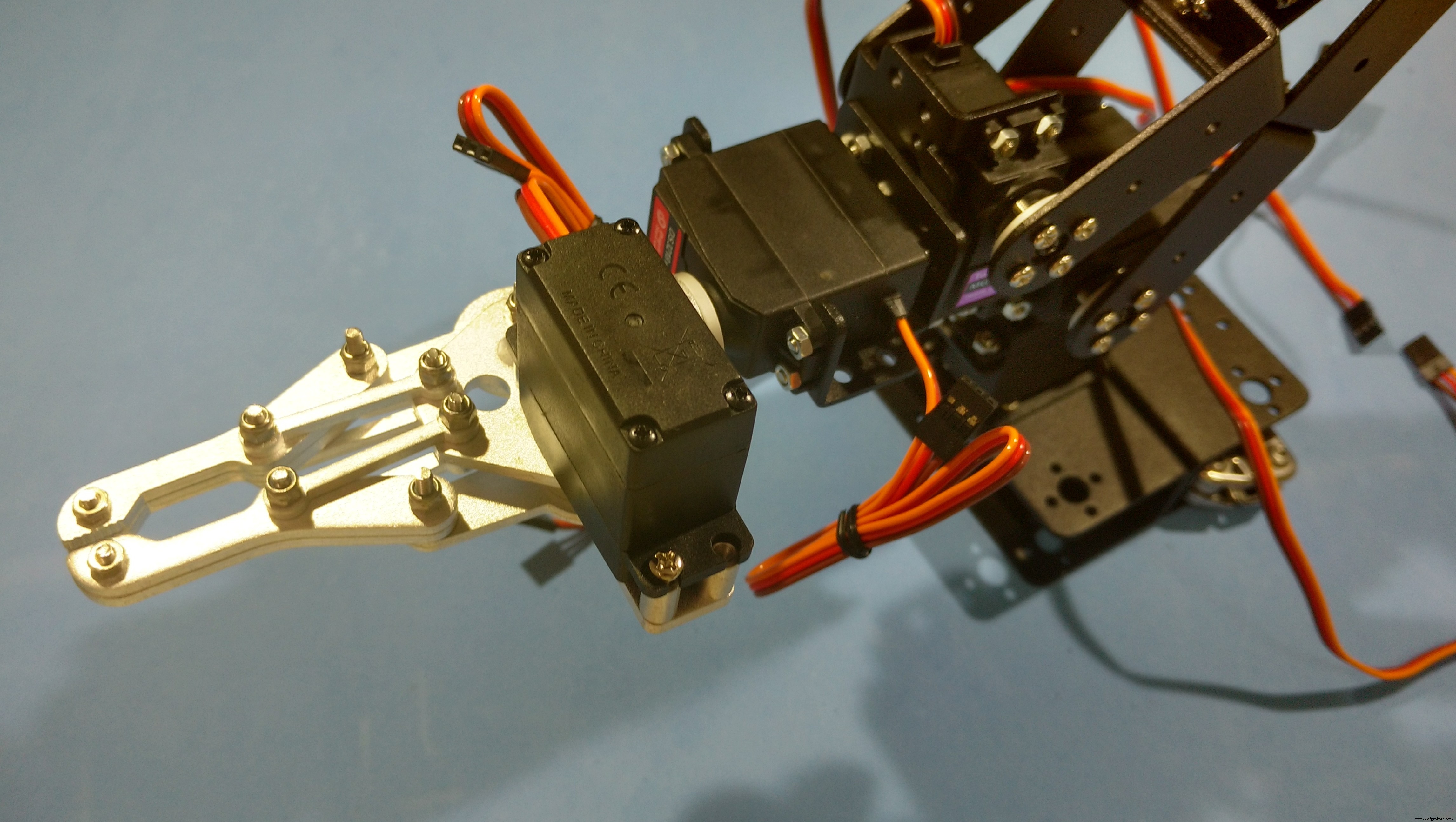 Arduino-Based Nunchuk-Operated 6-DoF Robotic Arm Kit