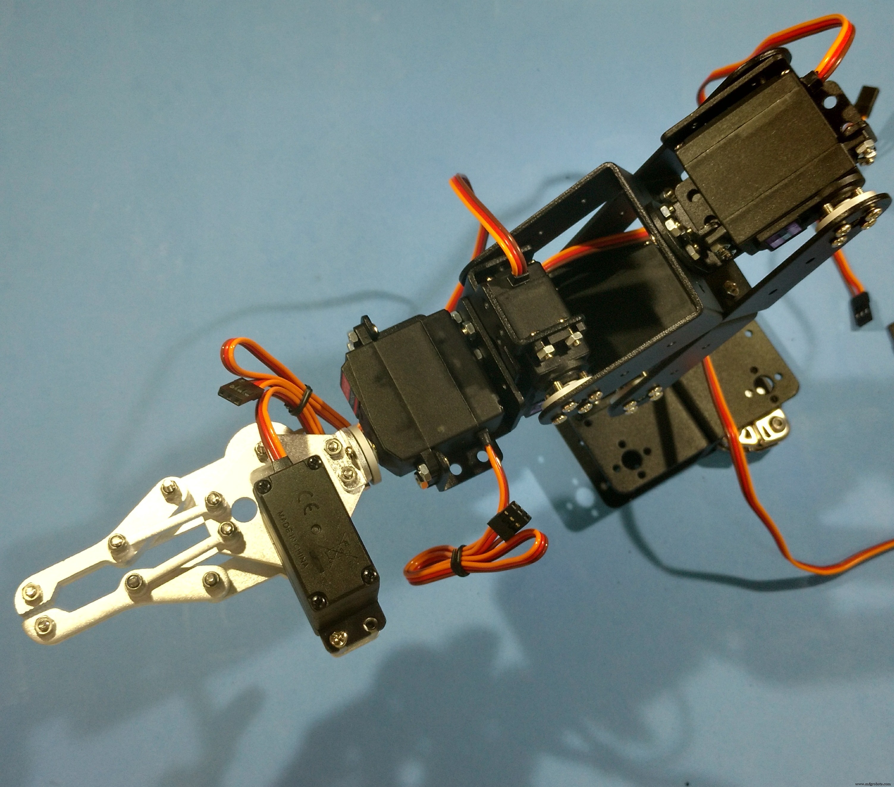 Arduino-Based Nunchuk-Operated 6-DoF Robotic Arm Kit