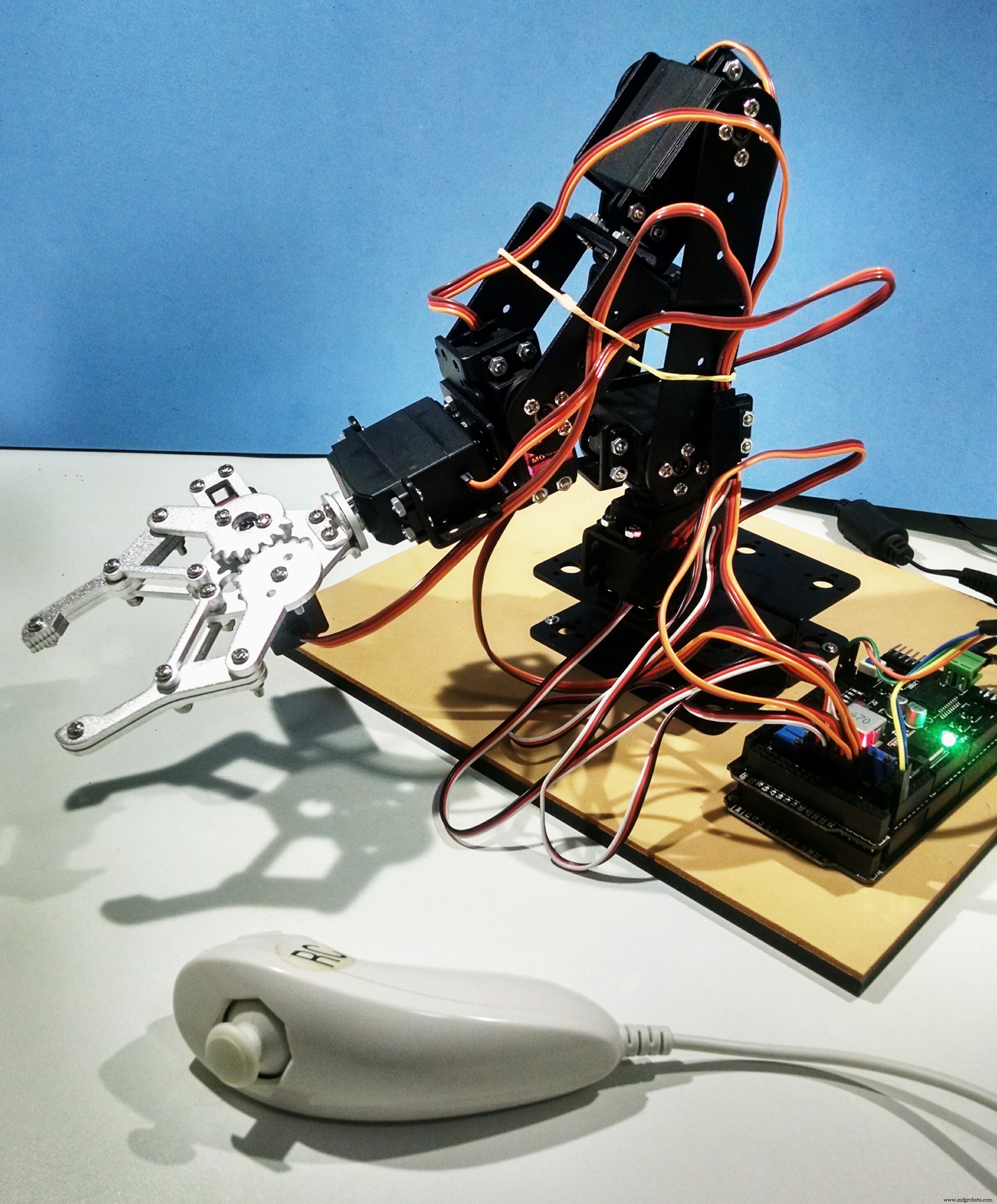 Arduino-Based Nunchuk-Operated 6-DoF Robotic Arm Kit
