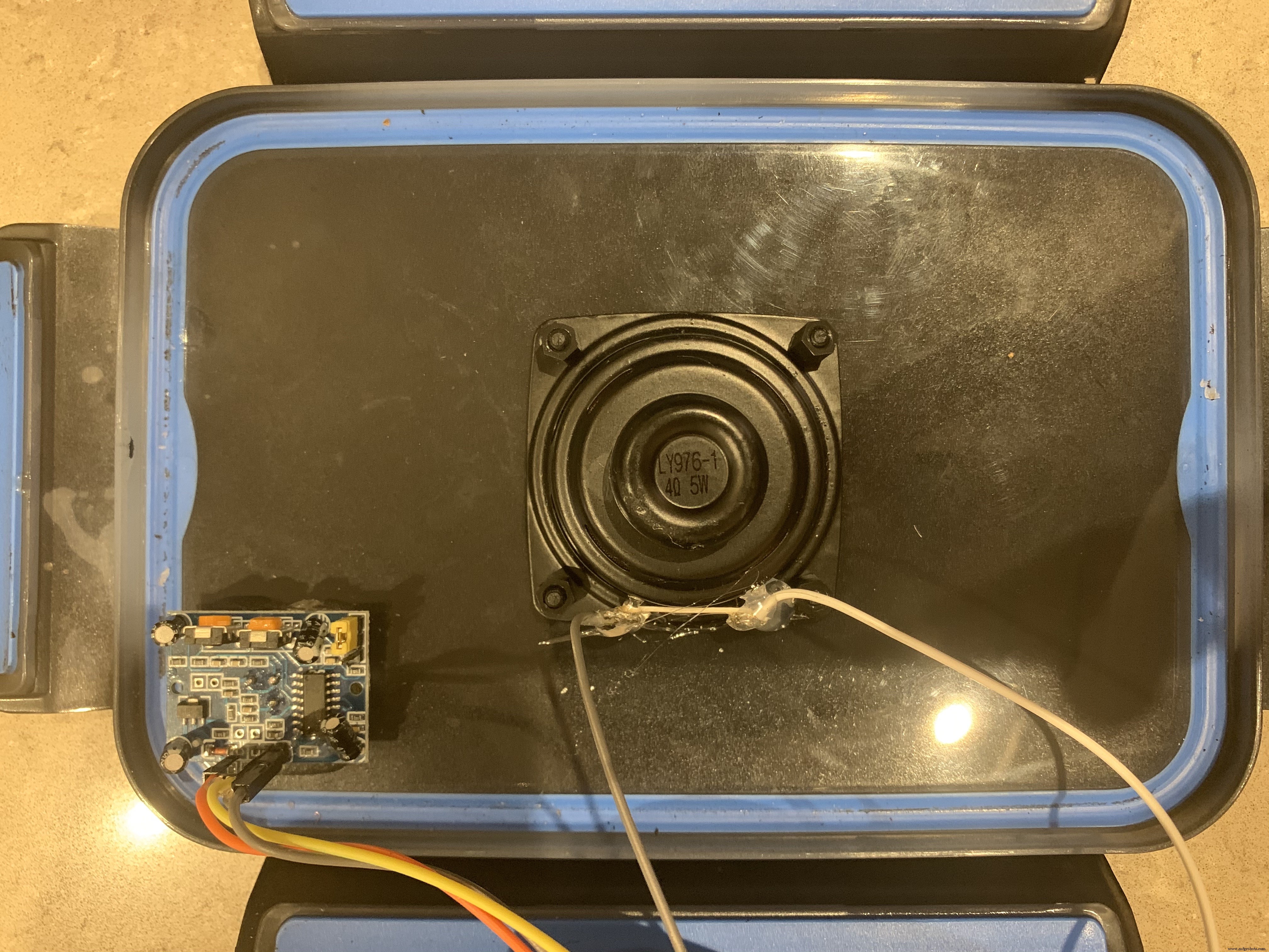 Spooky Halloween PIR Motion Speaker: Scare & Light Effects Kit