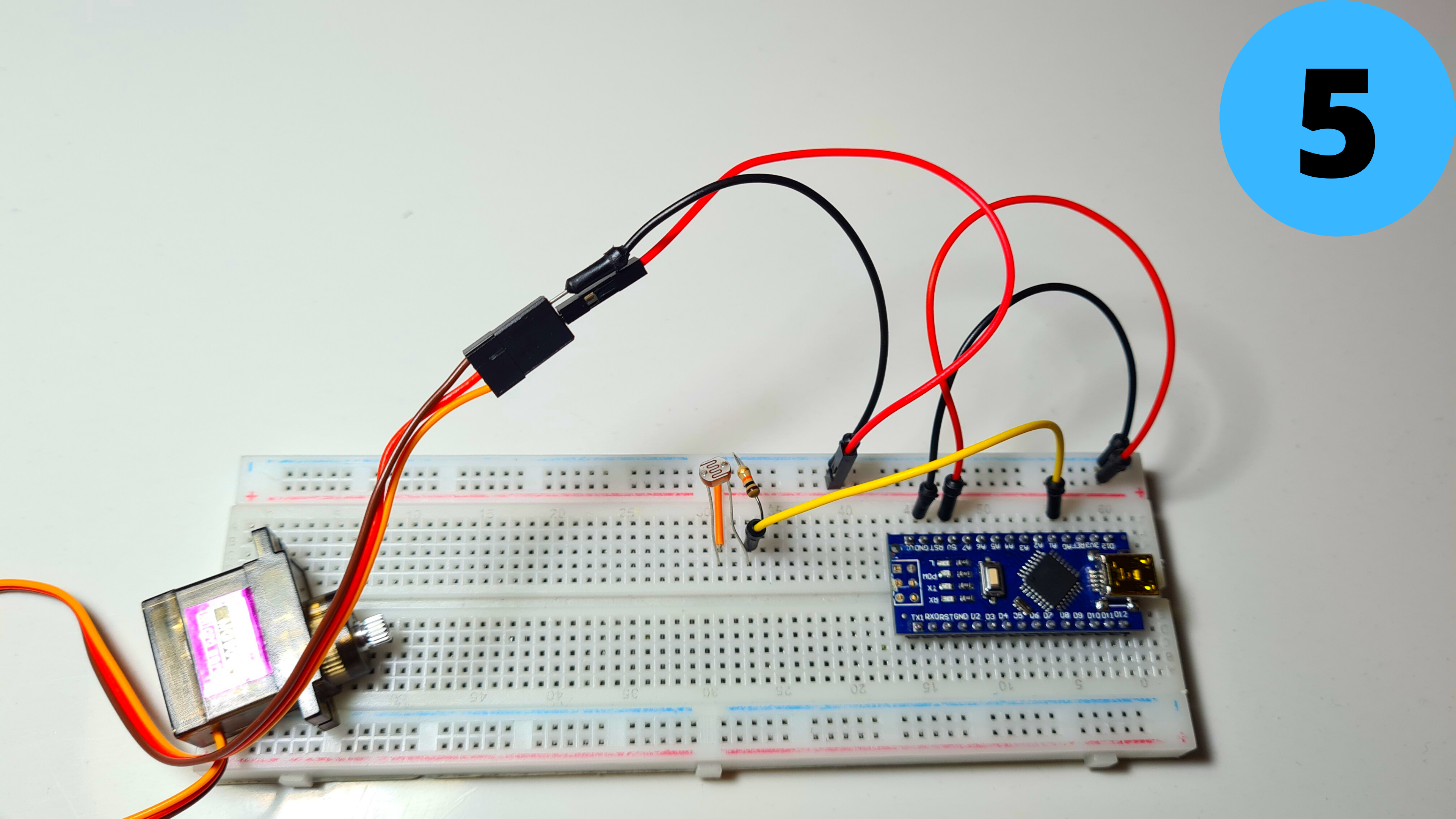 Arduino‑Powered Smart Pull‑Up Bar with Audio Feedback and Light Sensor