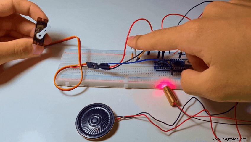 Arduino‑Powered Smart Pull‑Up Bar with Audio Feedback and Light Sensor