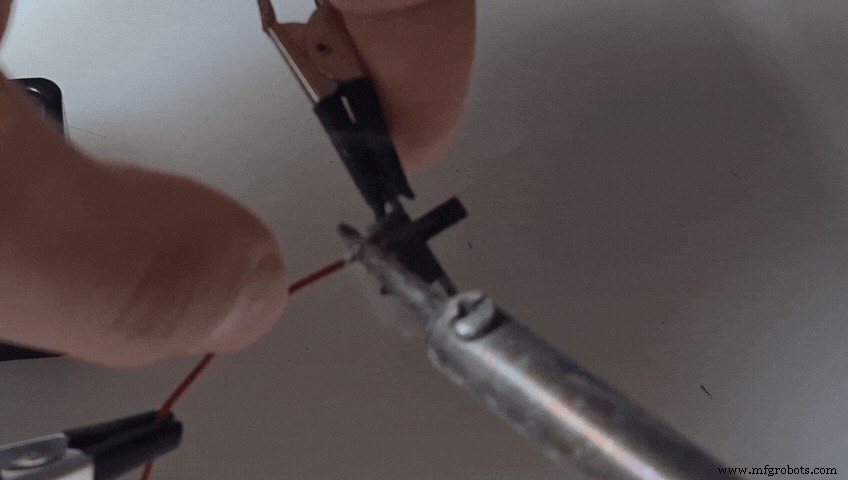 Arduino‑Powered Smart Pull‑Up Bar with Audio Feedback and Light Sensor