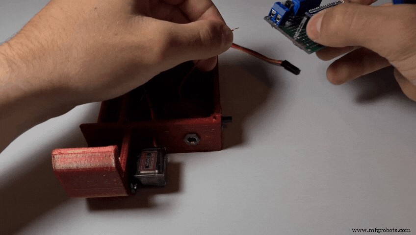 Arduino‑Powered Smart Pull‑Up Bar with Audio Feedback and Light Sensor