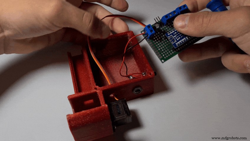 Arduino‑Powered Smart Pull‑Up Bar with Audio Feedback and Light Sensor