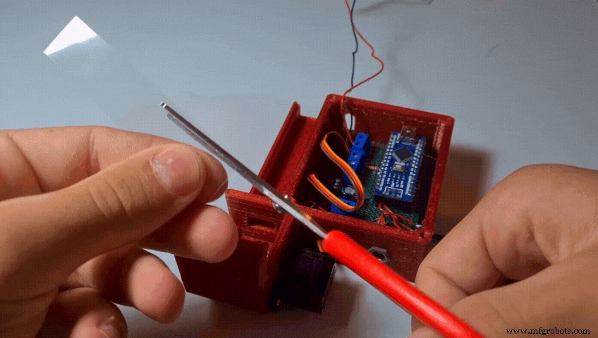 Arduino‑Powered Smart Pull‑Up Bar with Audio Feedback and Light Sensor