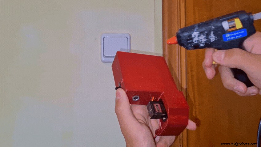 Arduino‑Powered Smart Pull‑Up Bar with Audio Feedback and Light Sensor