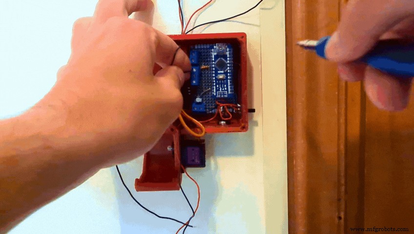 Arduino‑Powered Smart Pull‑Up Bar with Audio Feedback and Light Sensor