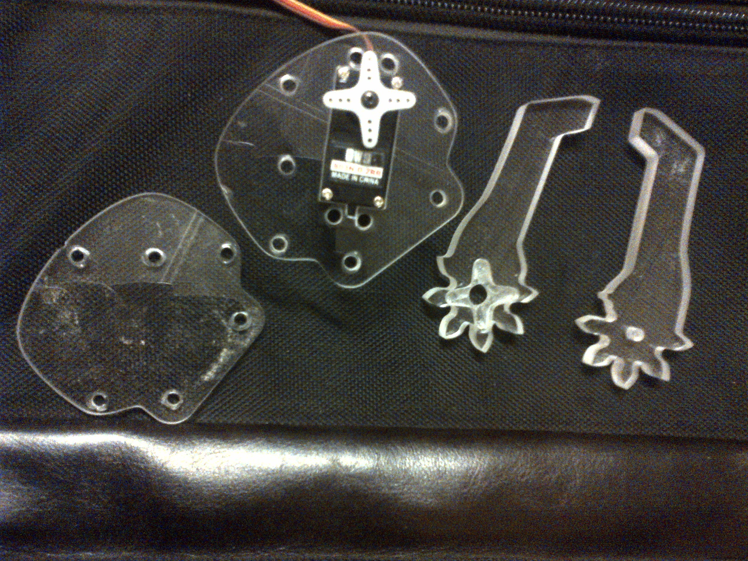 DIY Robot Gripper: Build an Arduino-Driven Plastic Hand