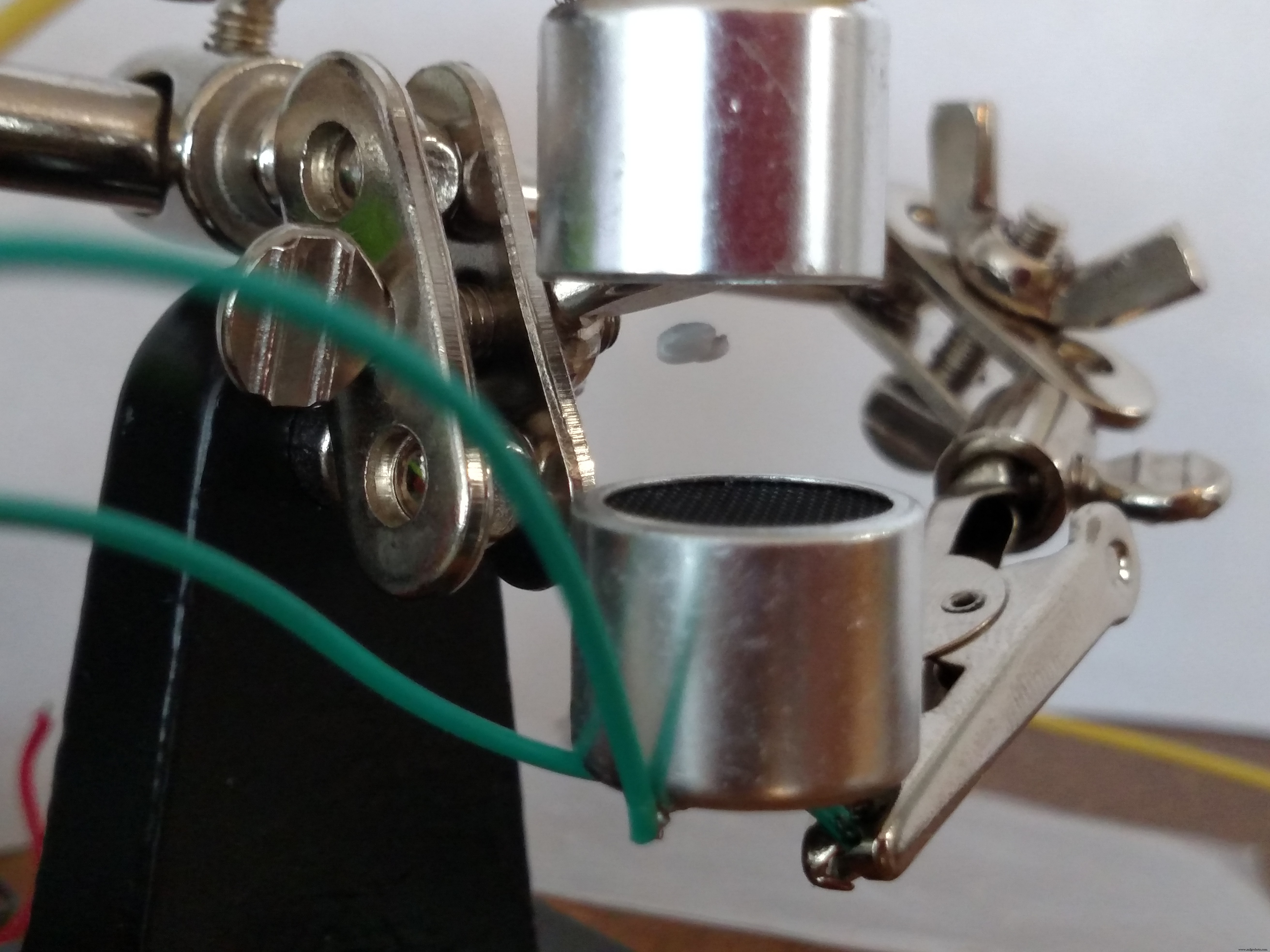 Mini Acoustic Levitation Demo with Arduino UNO & HC-SR04 Ultrasonic Sensor