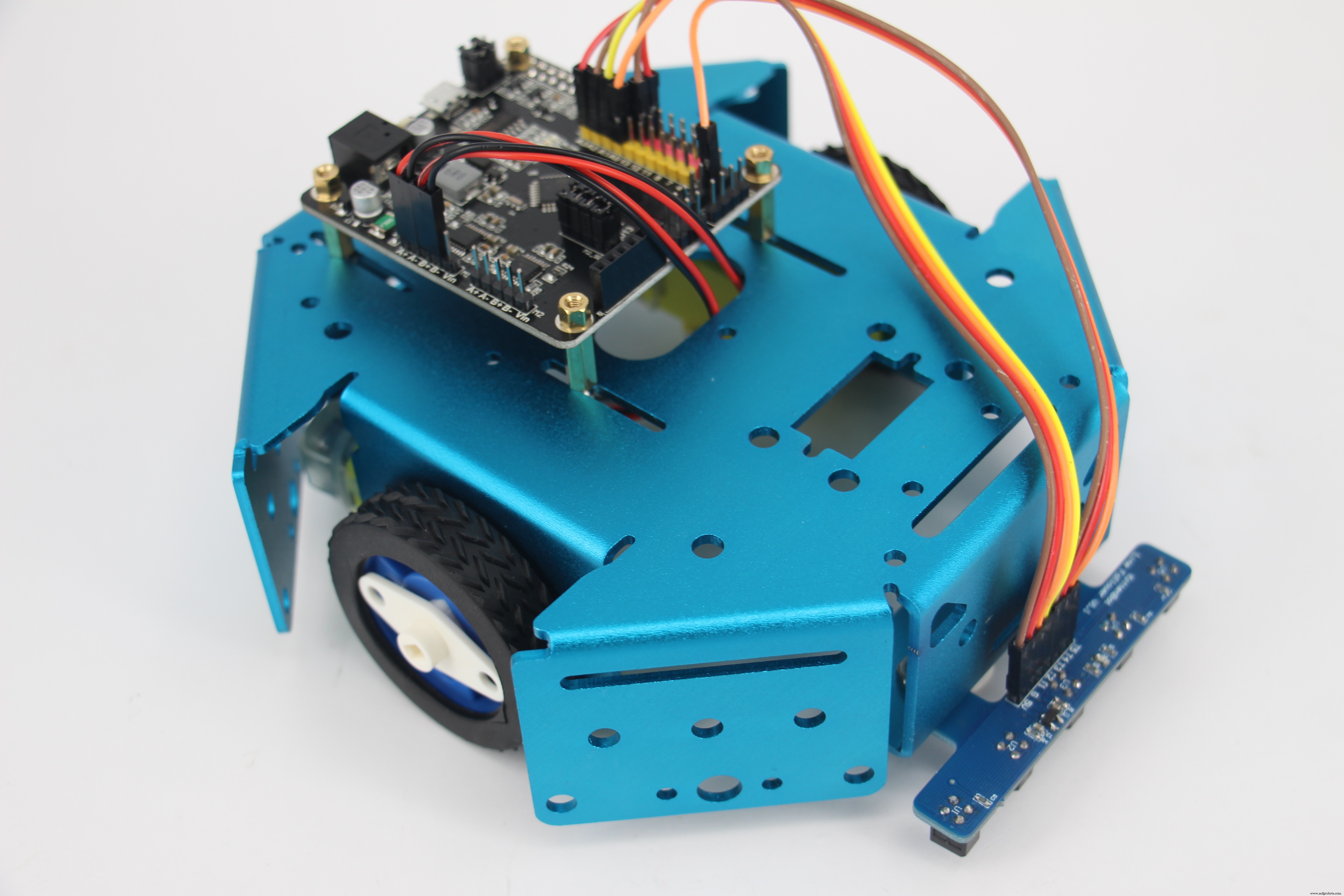 PID-Controlled Line-Following Robot Kit – Arduino UNO, IR Sensors, Durable Chassis