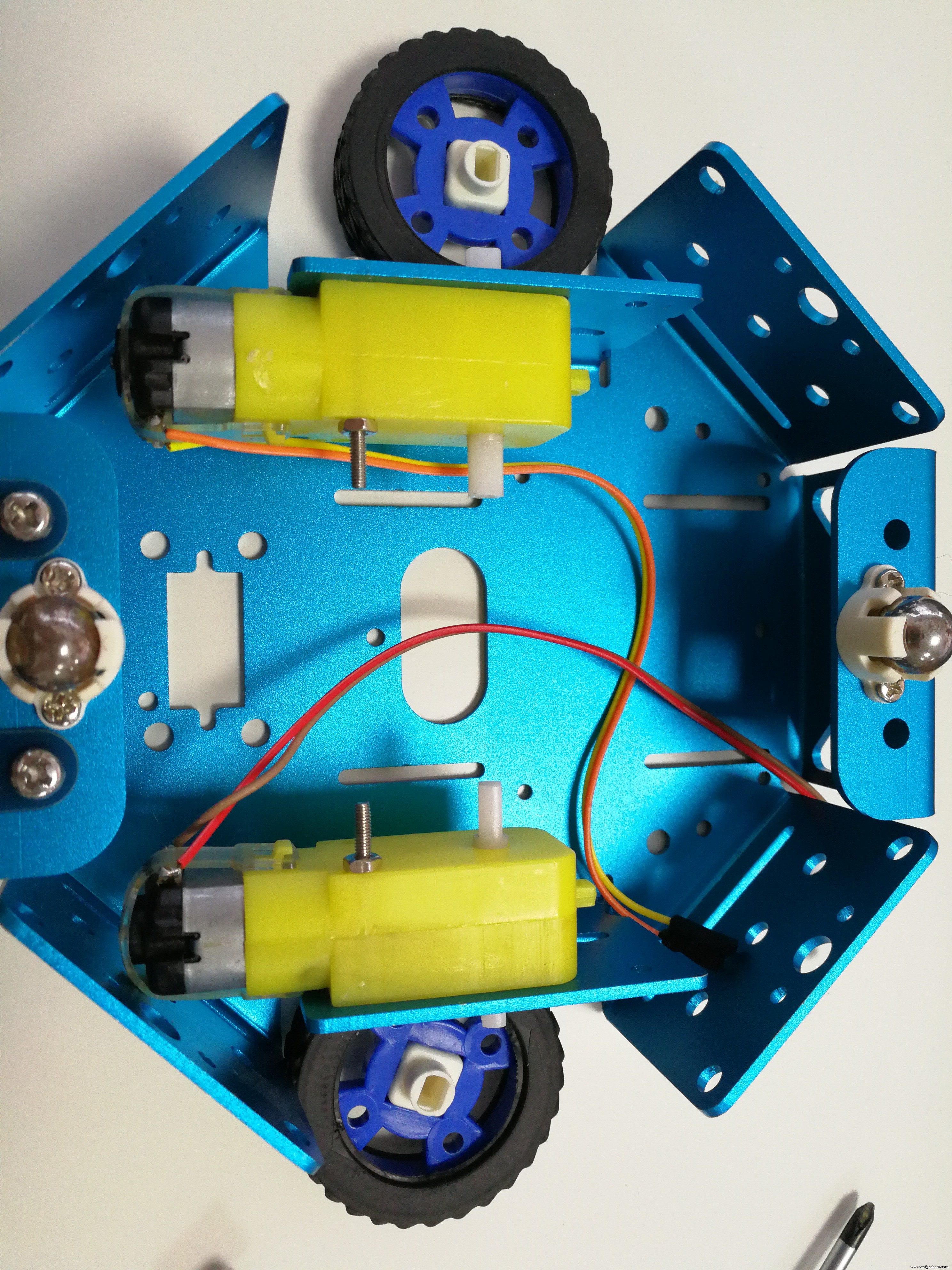 PID-Controlled Line-Following Robot Kit – Arduino UNO, IR Sensors, Durable Chassis