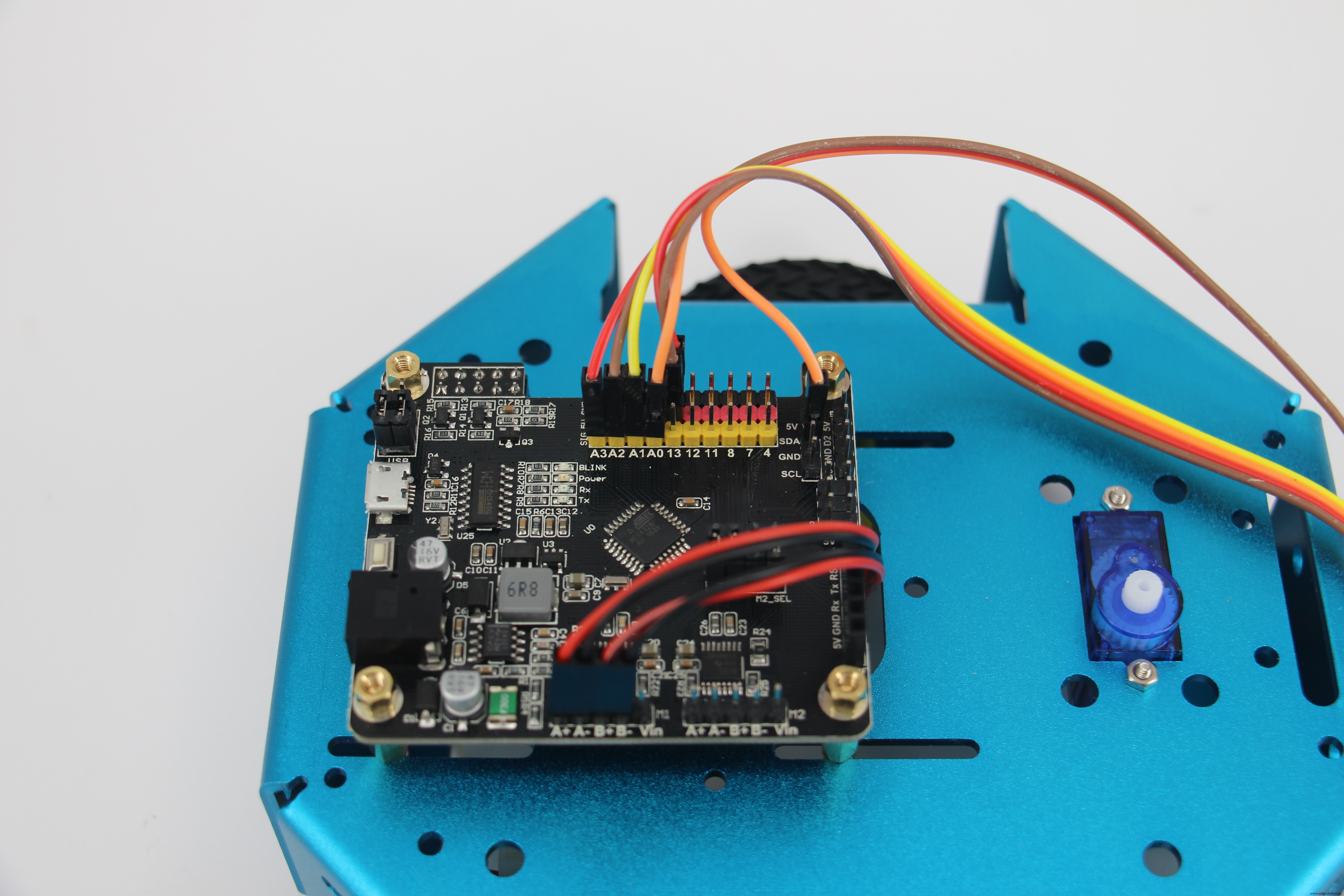 PID-Controlled Line-Following Robot Kit – Arduino UNO, IR Sensors, Durable Chassis
