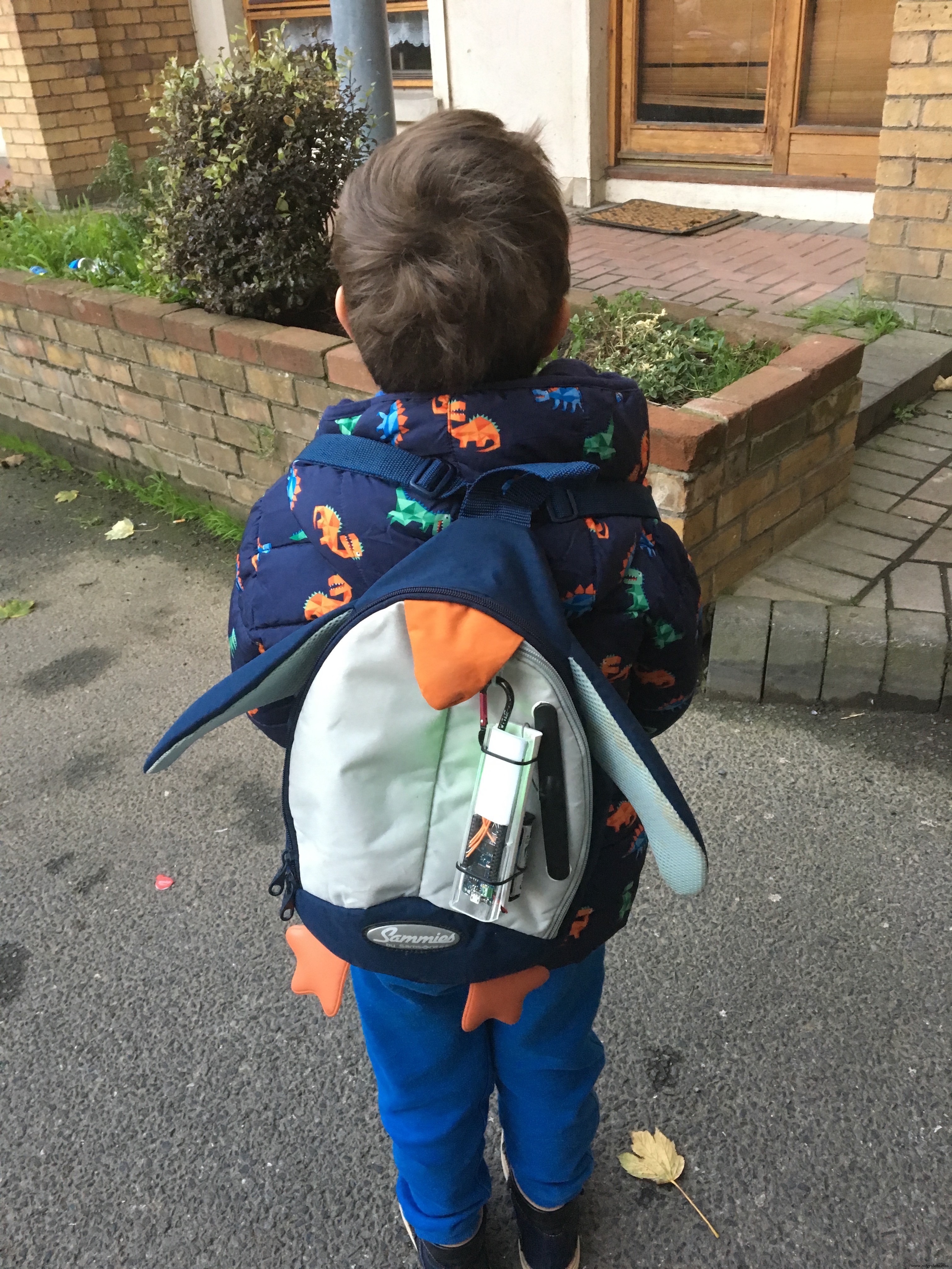 SmartWay: Comprehensive Kit for Vibrating Motor, RGB LED, GPS Module & Arduino MKR Fox 1200 Projects