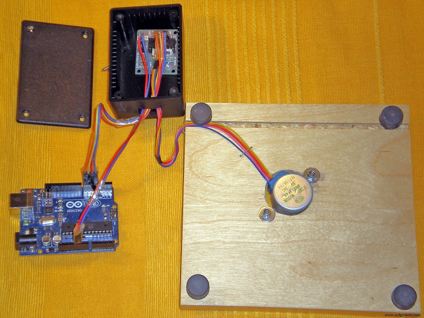 Arduino-Powered Serial-Controlled Stepper Motor Rotating Stand