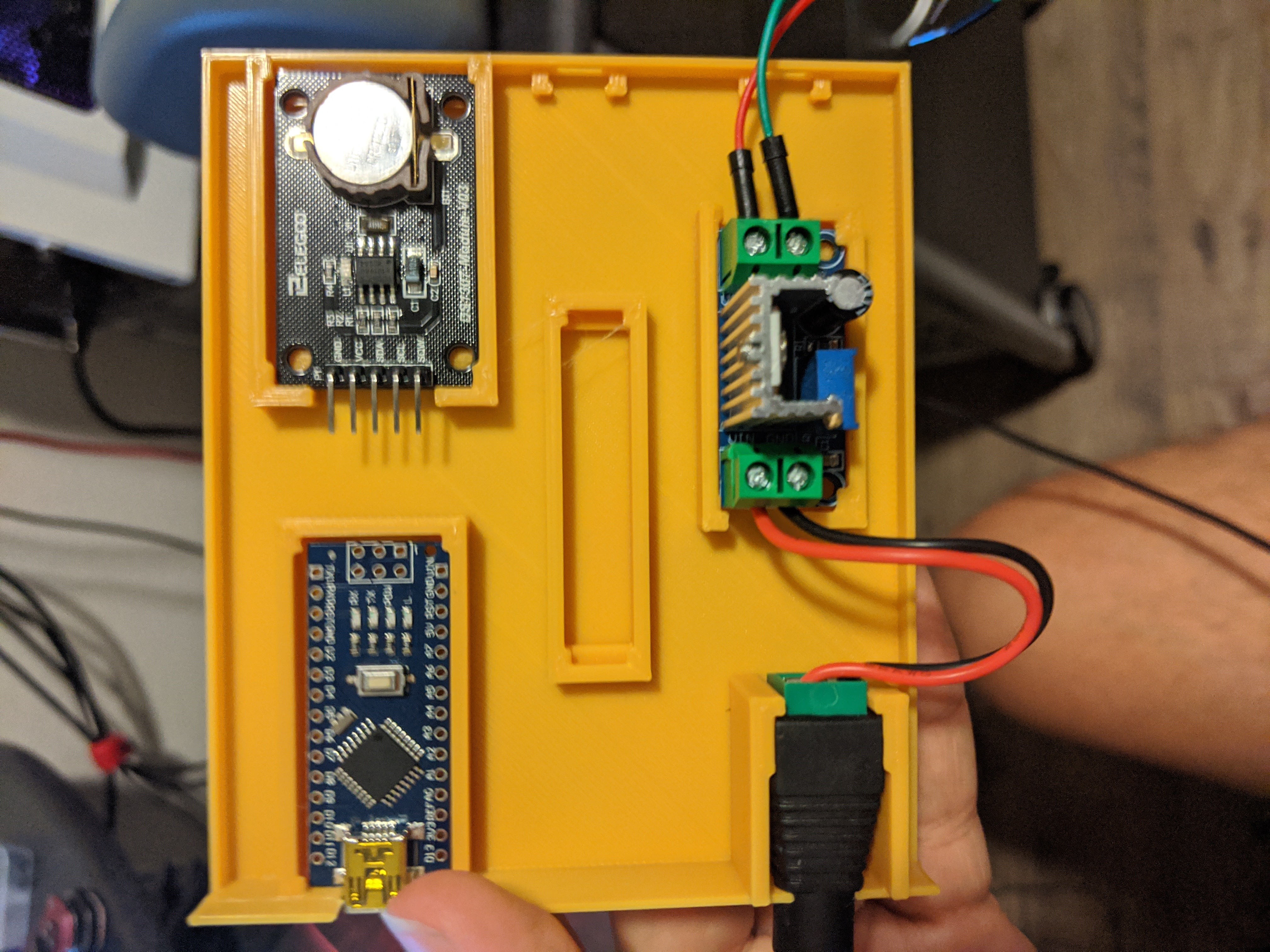 Smart 3D Printed Pet Feeder Powered by Arduino Nano