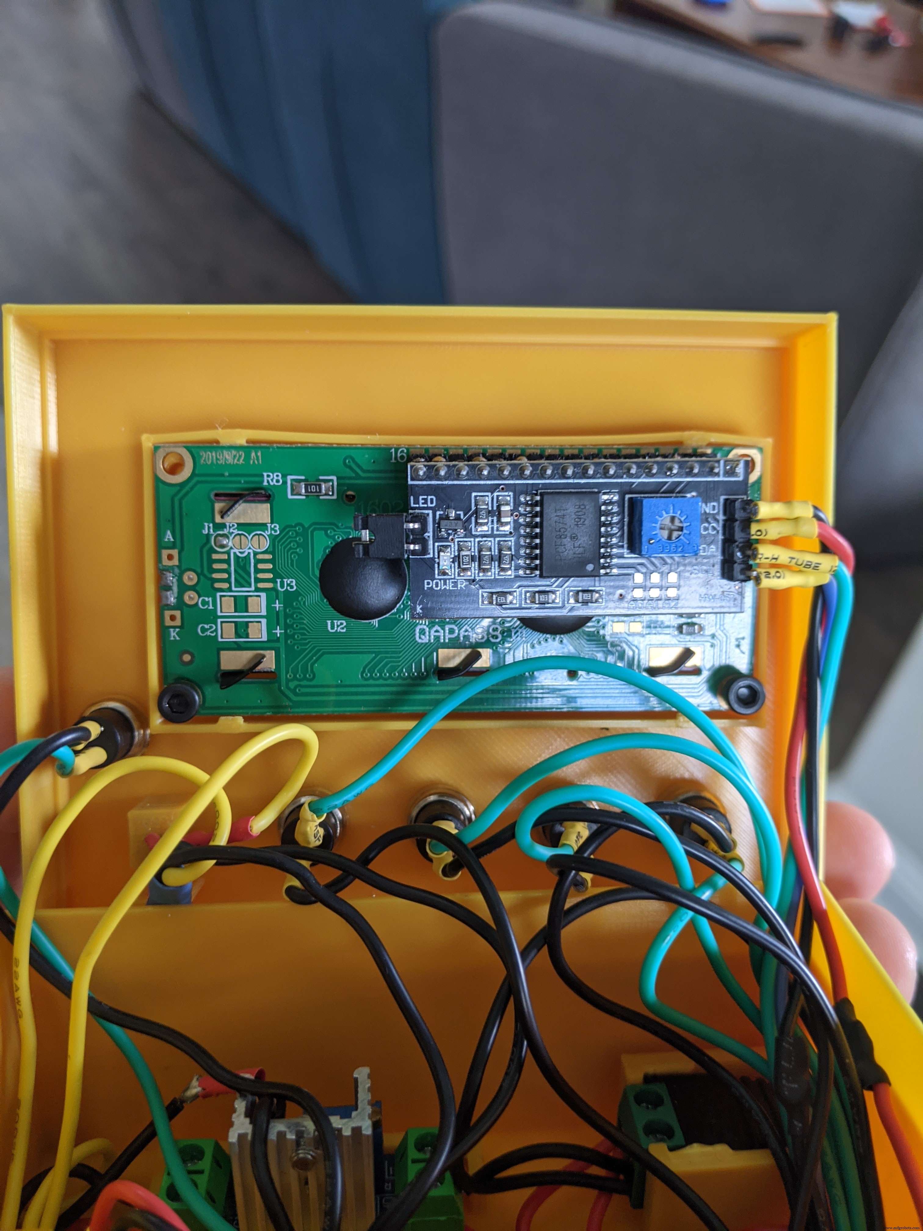 Smart 3D Printed Pet Feeder Powered by Arduino Nano