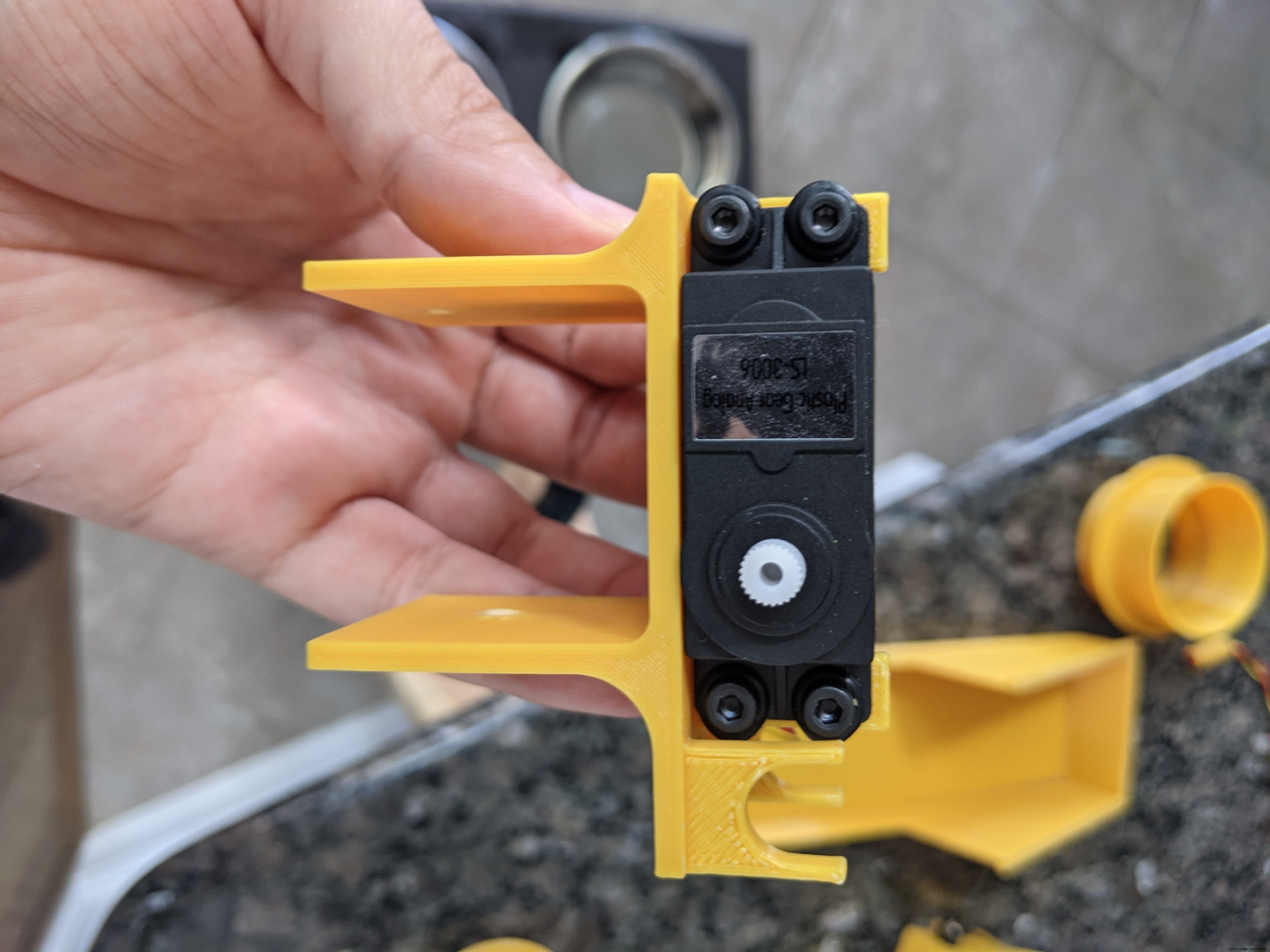 Smart 3D Printed Pet Feeder Powered by Arduino Nano