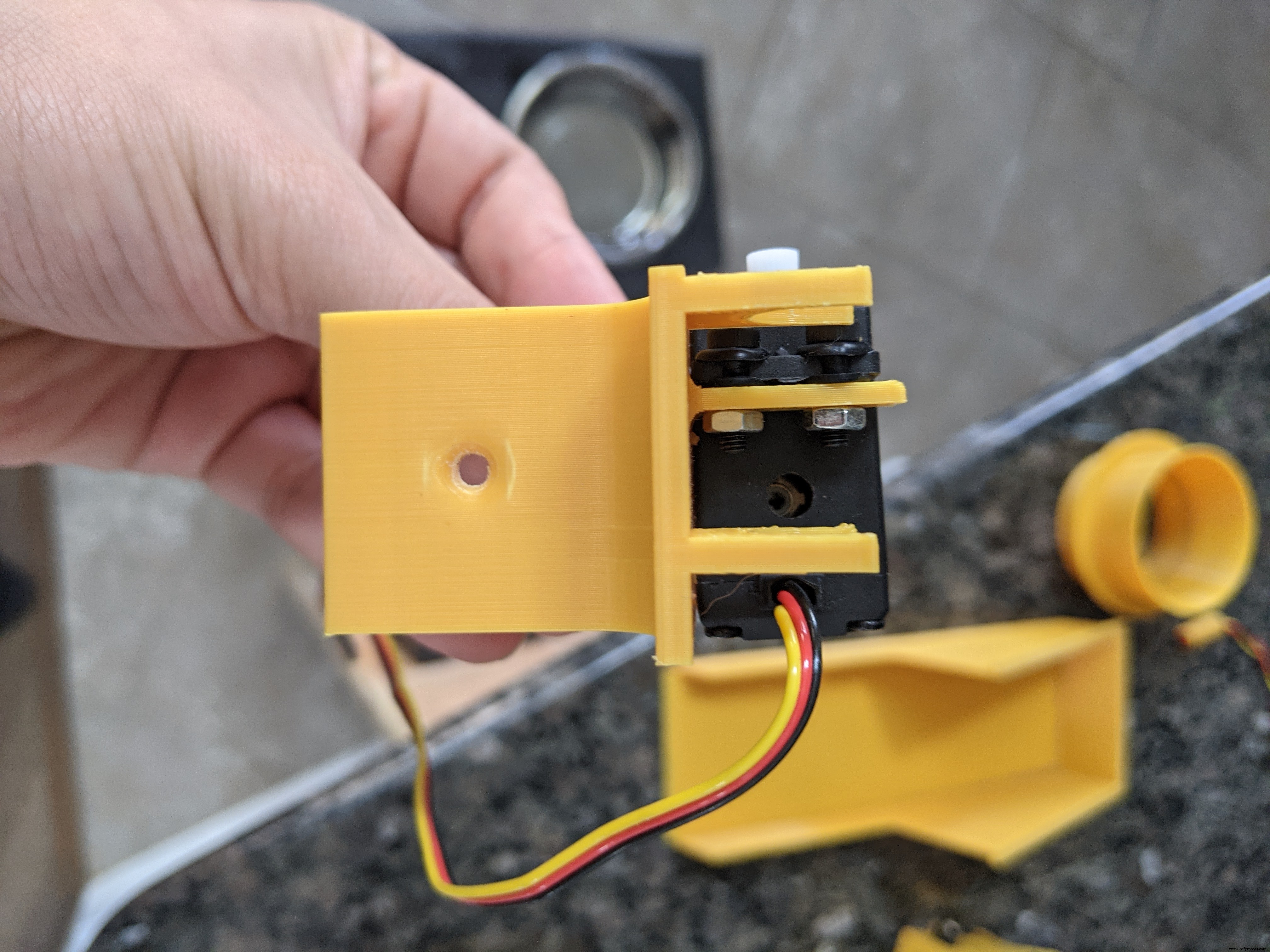 Smart 3D Printed Pet Feeder Powered by Arduino Nano