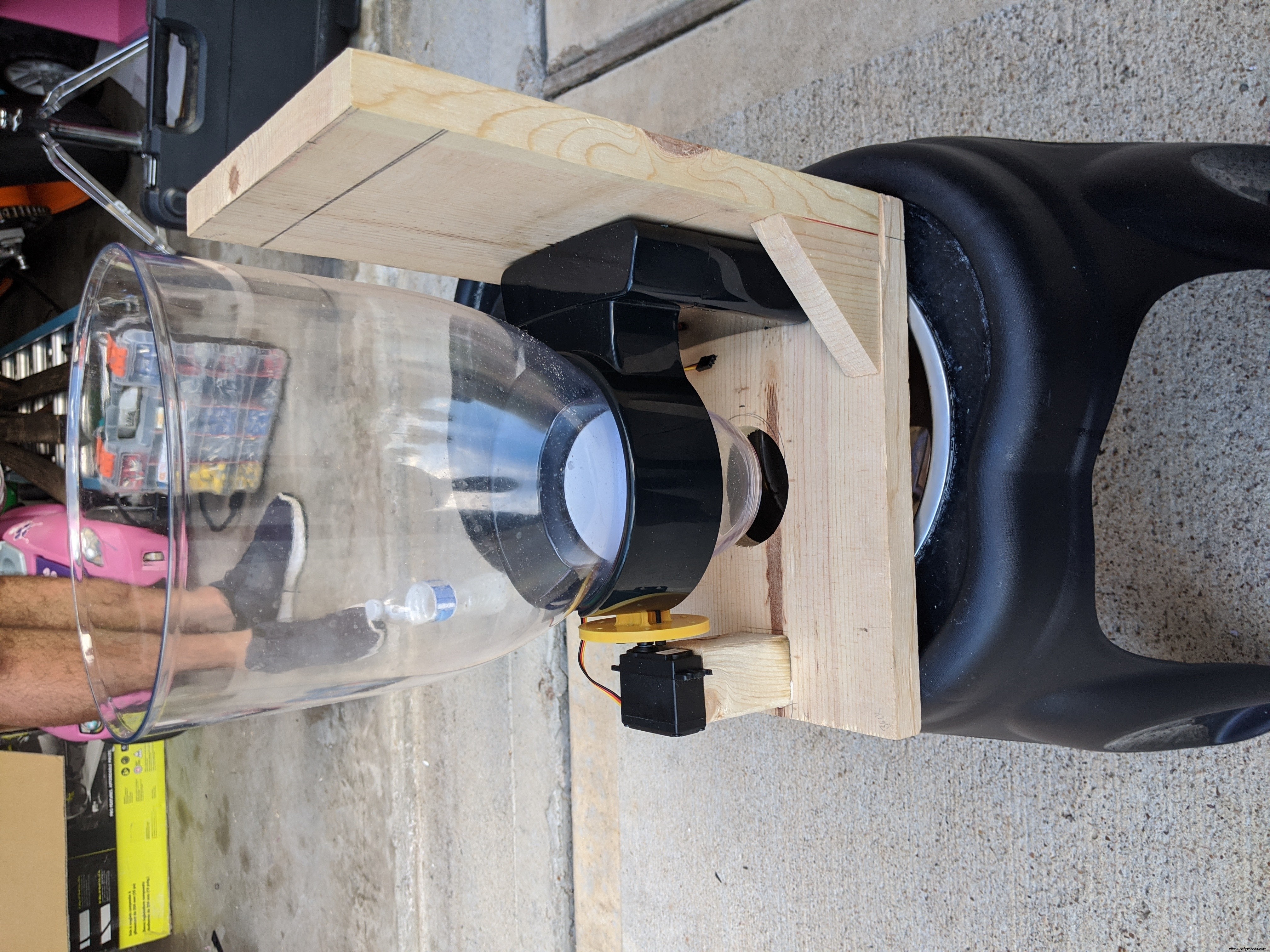 Smart 3D Printed Pet Feeder Powered by Arduino Nano