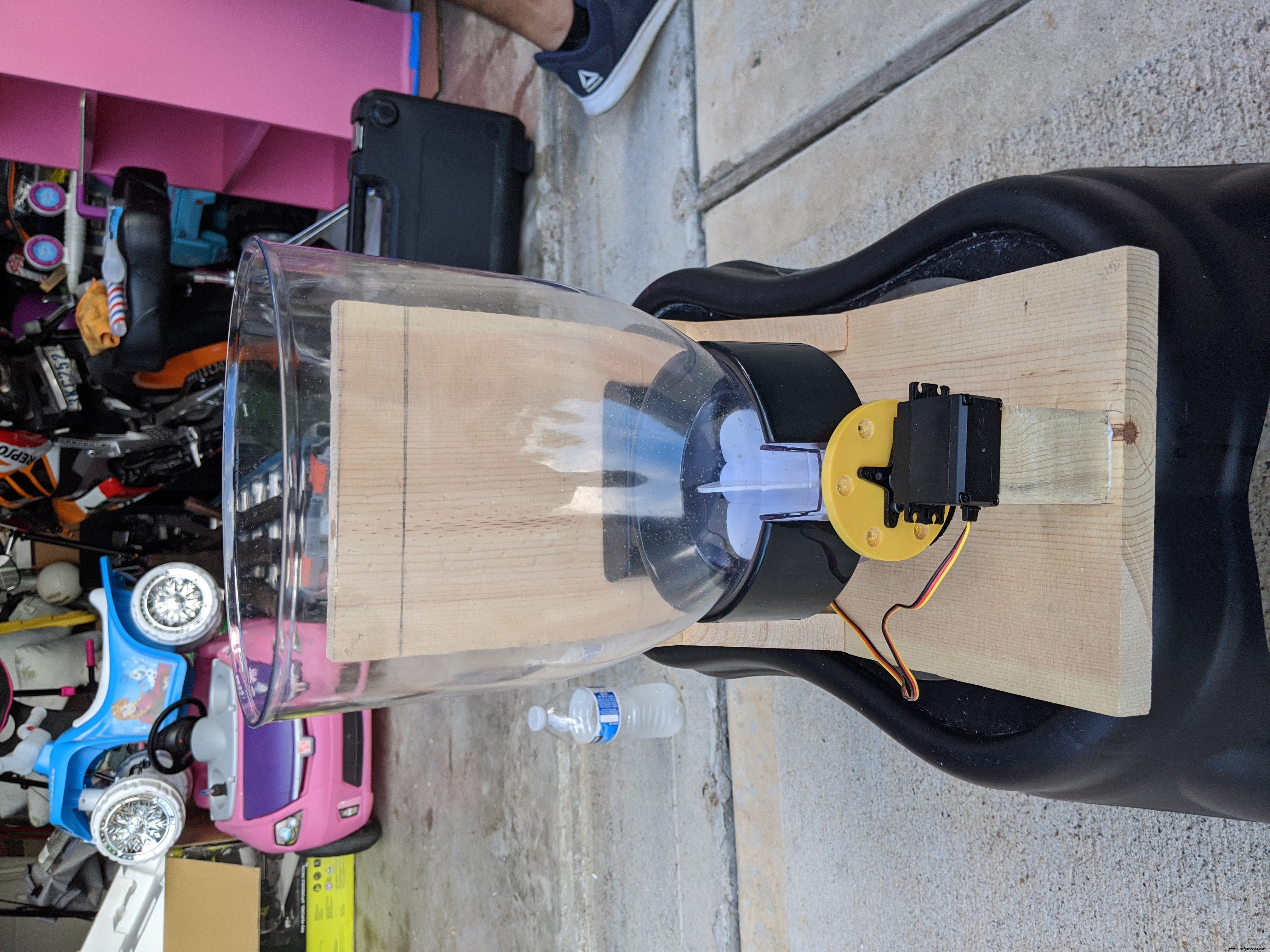 Smart 3D Printed Pet Feeder Powered by Arduino Nano