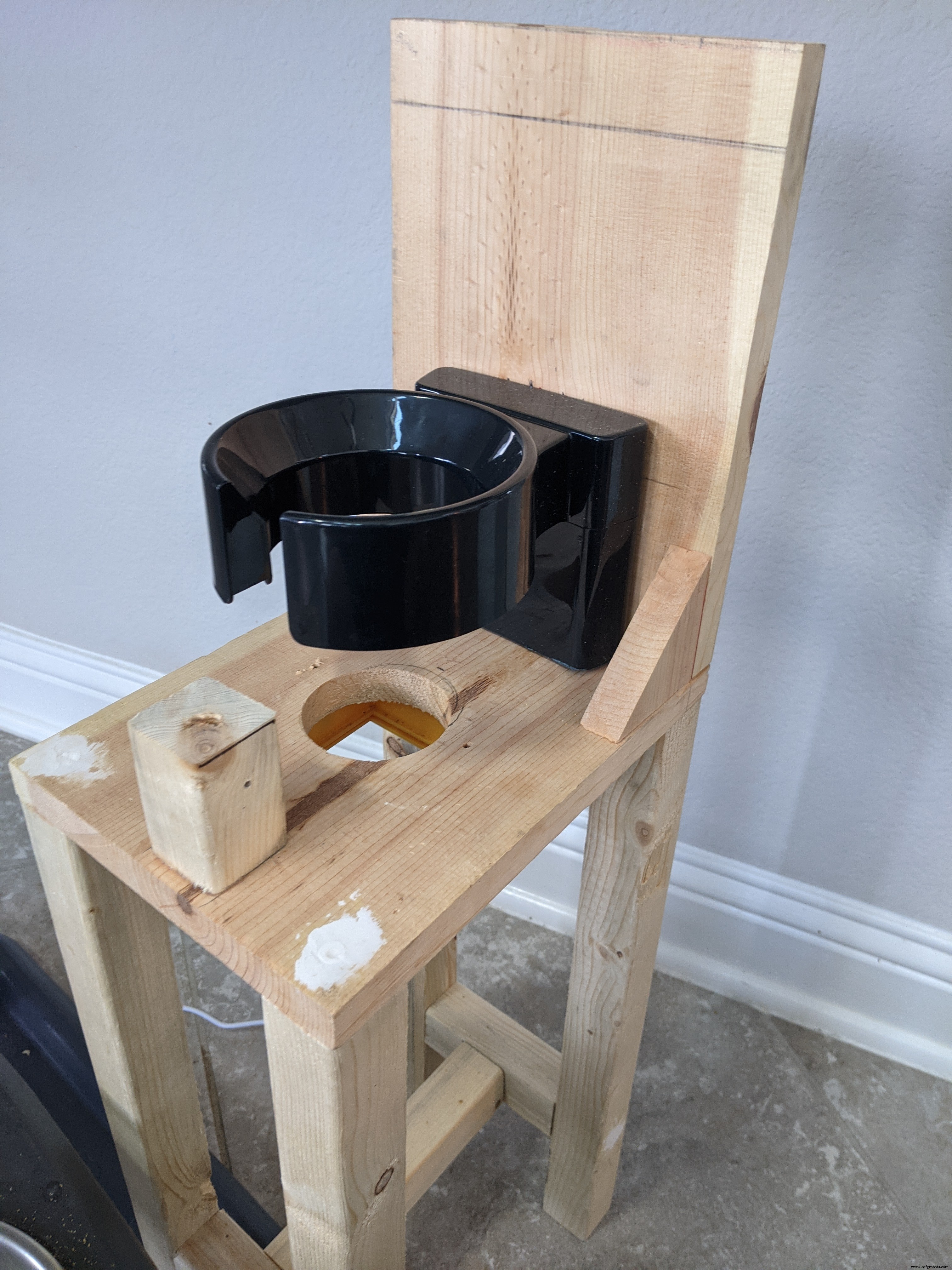 Smart 3D Printed Pet Feeder Powered by Arduino Nano