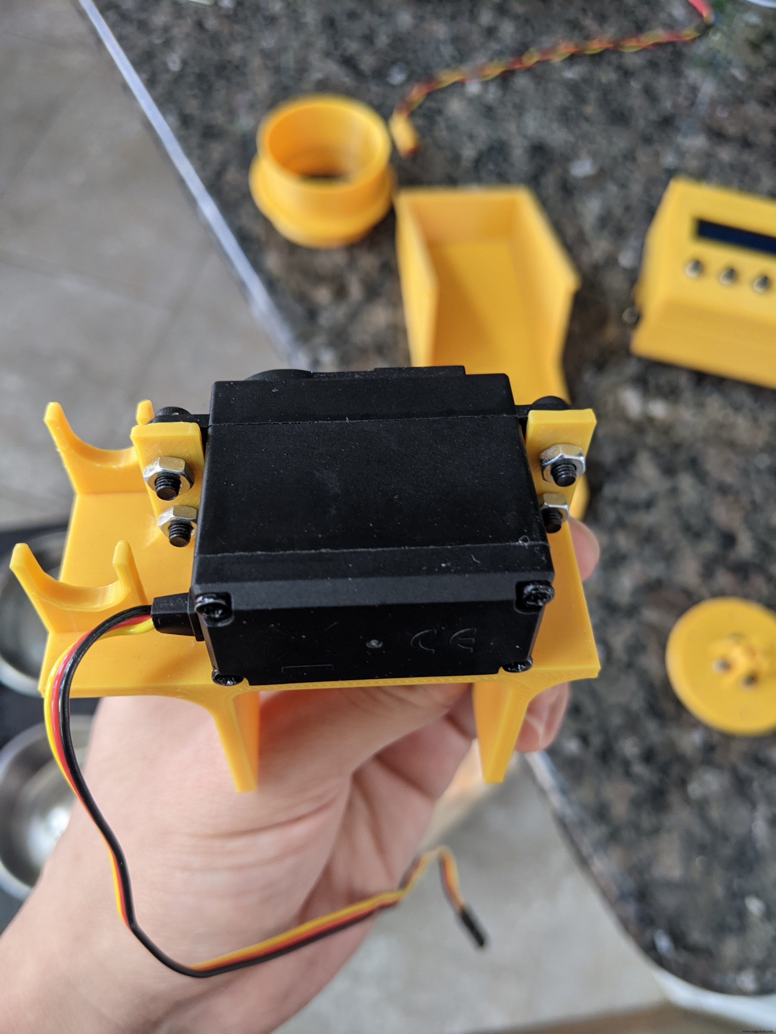 Smart 3D Printed Pet Feeder Powered by Arduino Nano