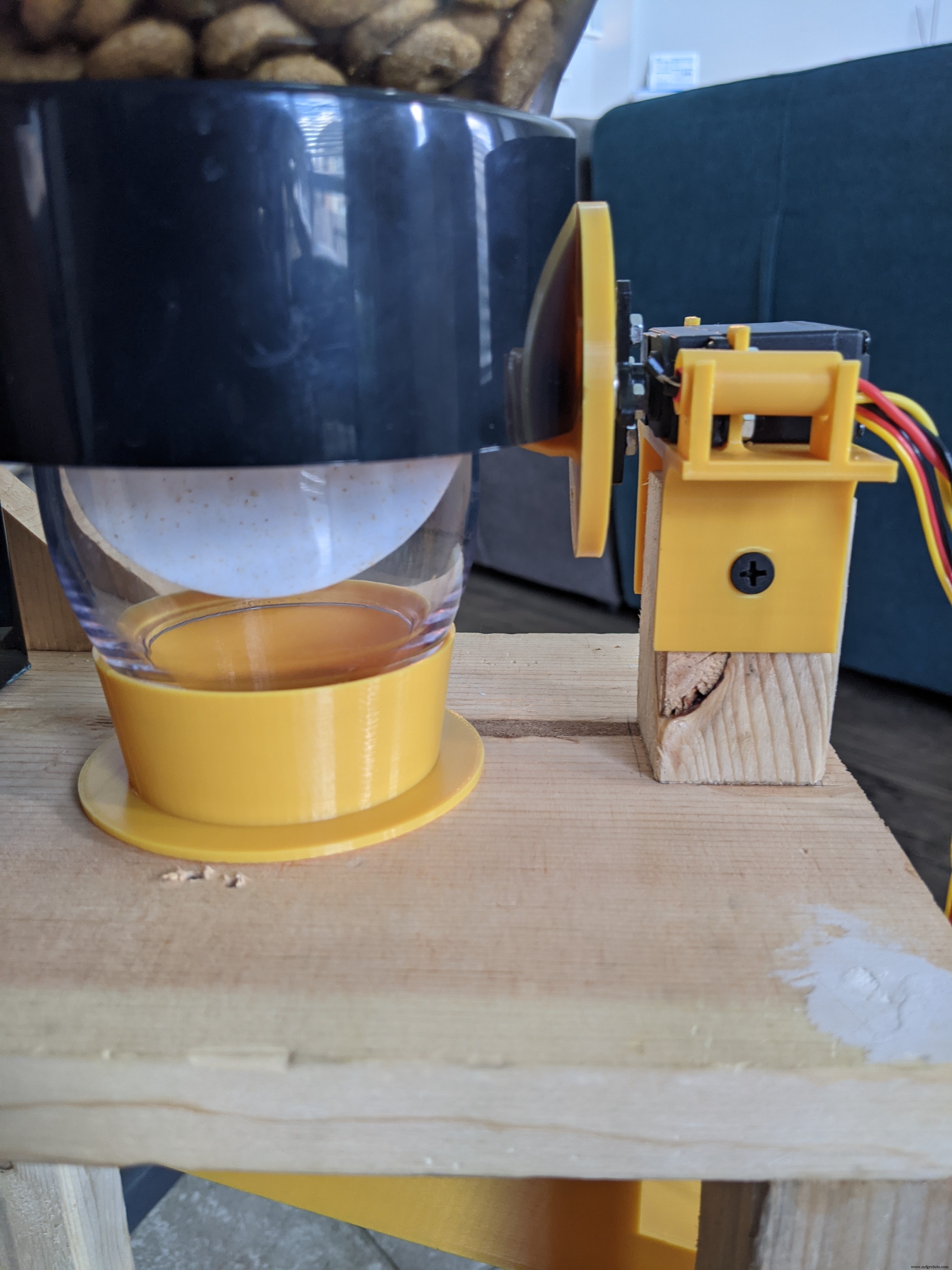 Smart 3D Printed Pet Feeder Powered by Arduino Nano