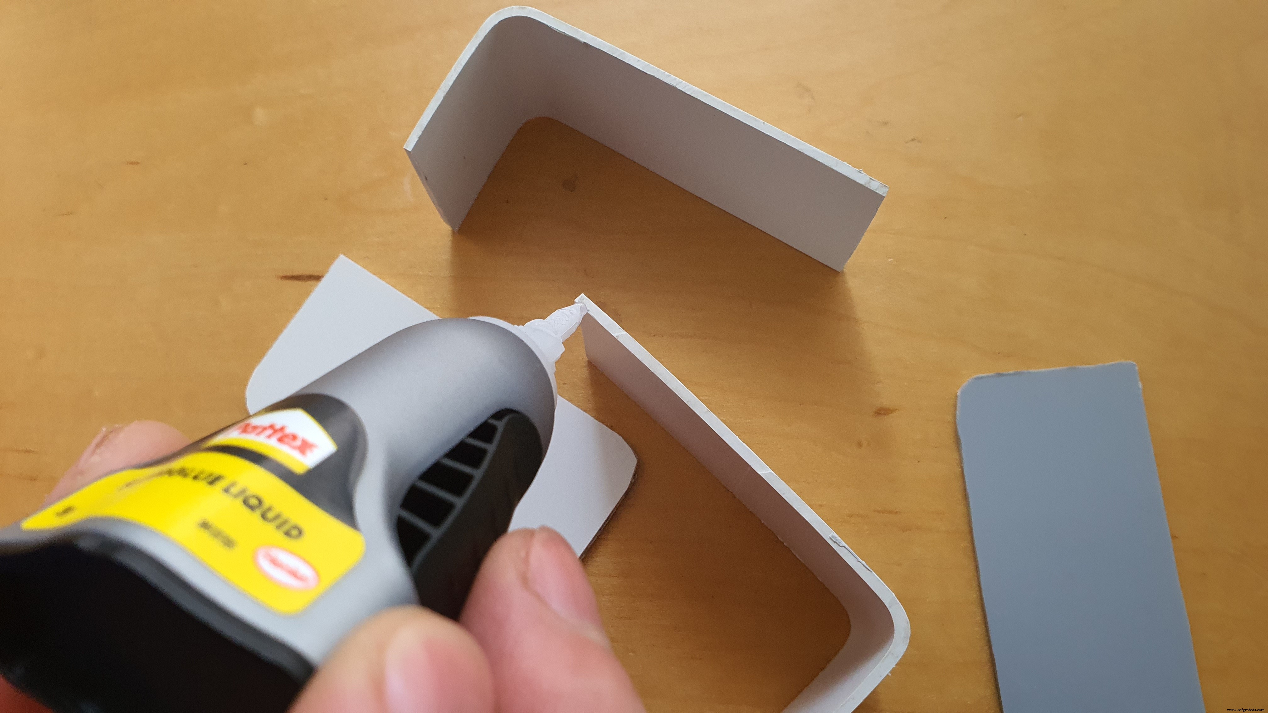 Build a Smart Wristband with Arduino MKR GSM 1400 & Hologram IoT