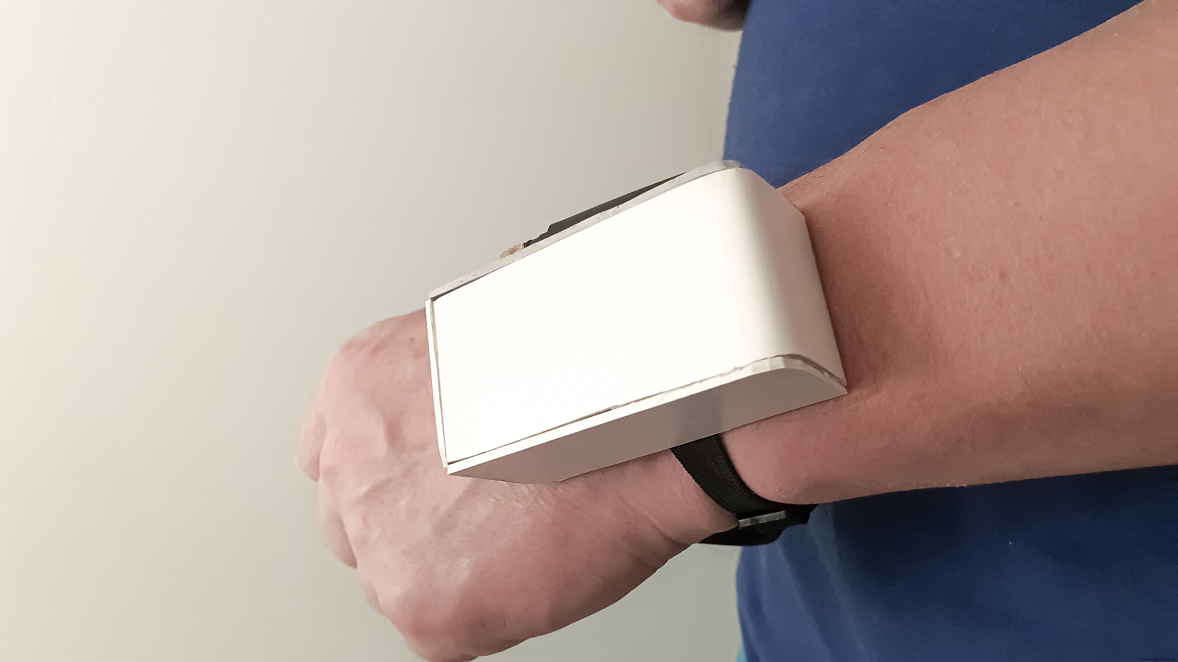 Build a Smart Wristband with Arduino MKR GSM 1400 & Hologram IoT