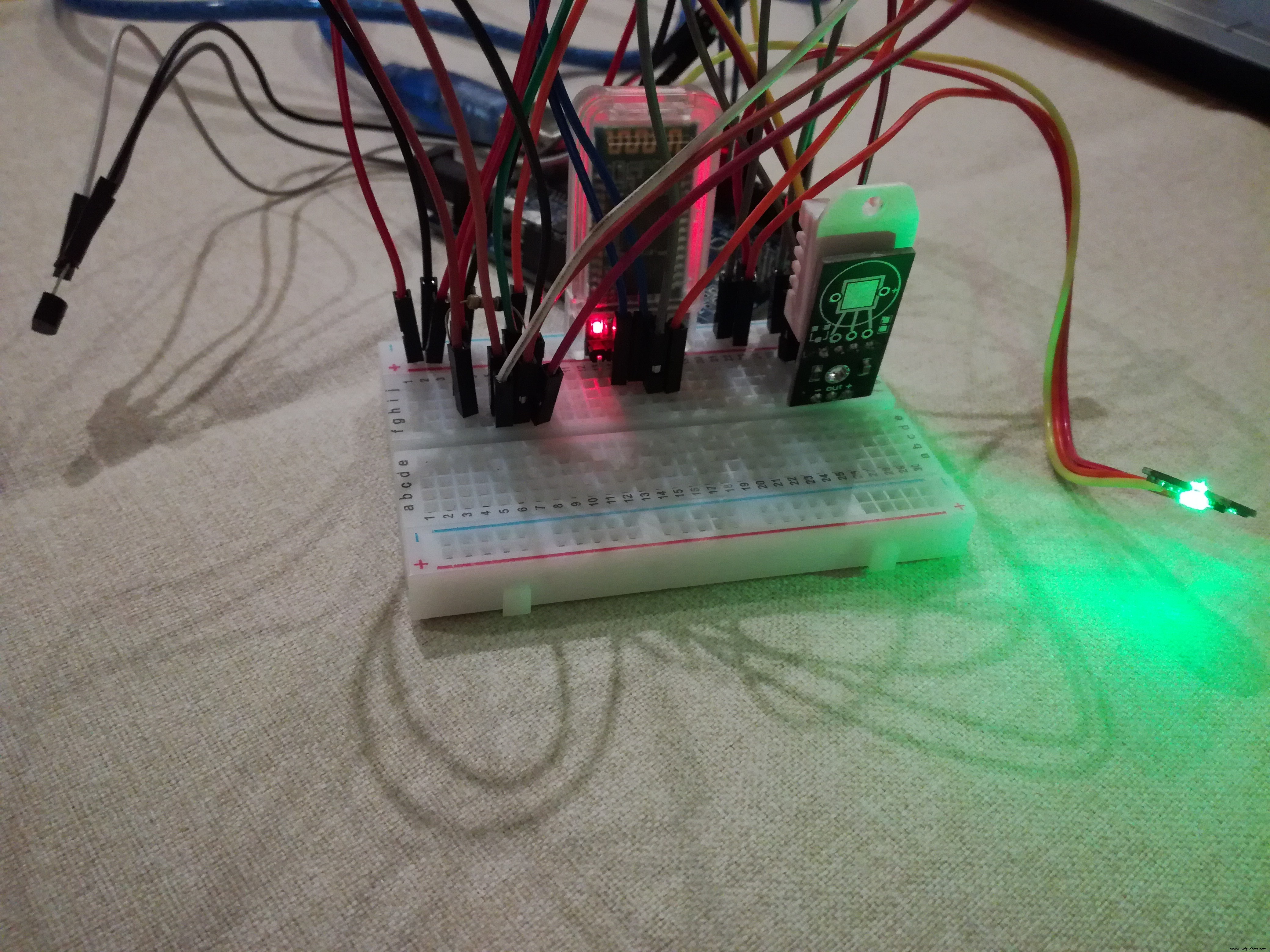 Smart Health Monitoring Station: Arduino, Bluetooth, and Sensors