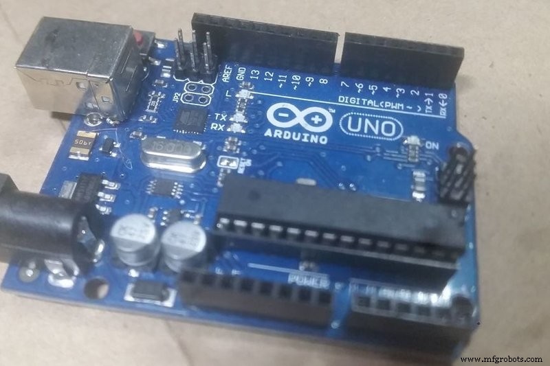 Arduino‑Powered Smart Trash Bin with Auto‑Open Lid