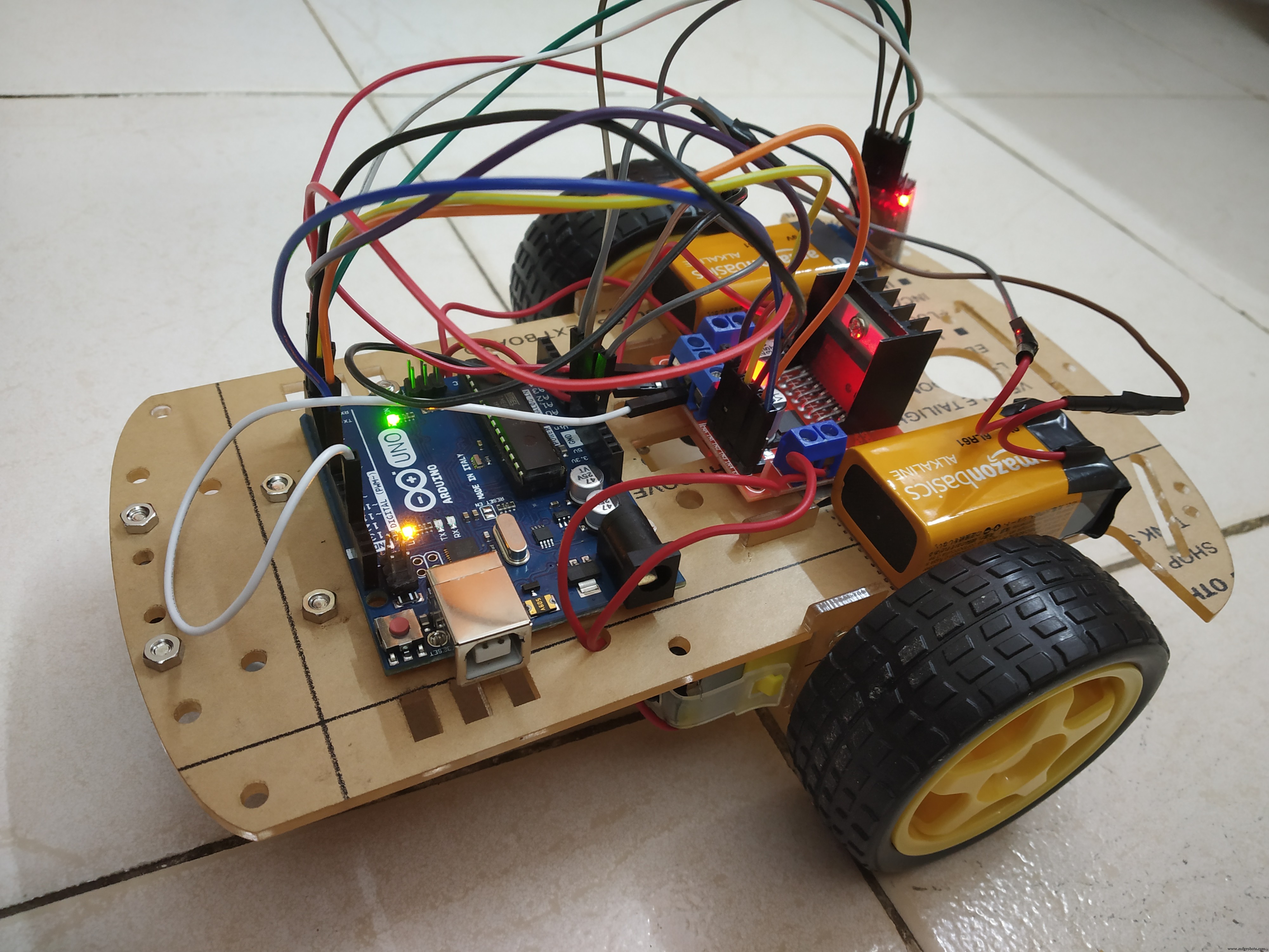 Wireless Node.js‑Controlled Robotic Car – Real‑Time IoT Project