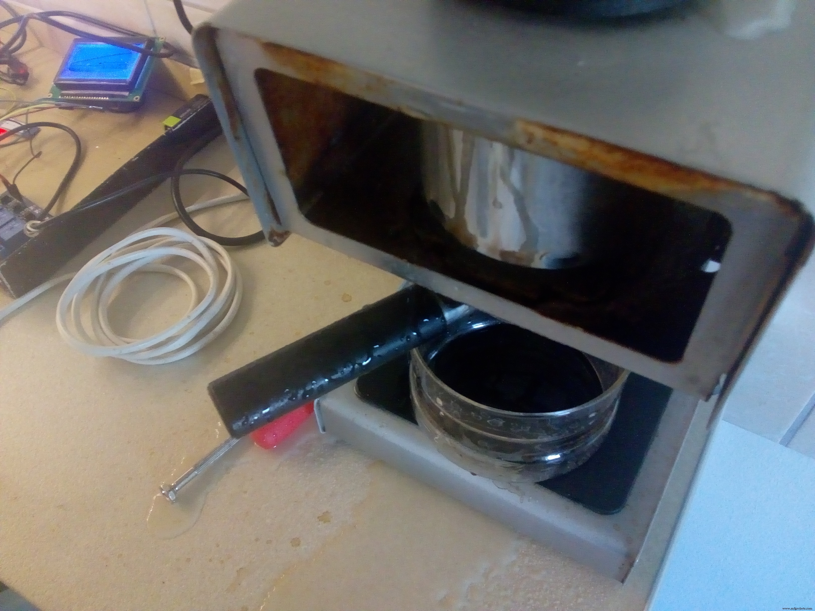 Arduino‑Powered Smart Coffee Maker with Bluetooth Control and Temperature Monitoring