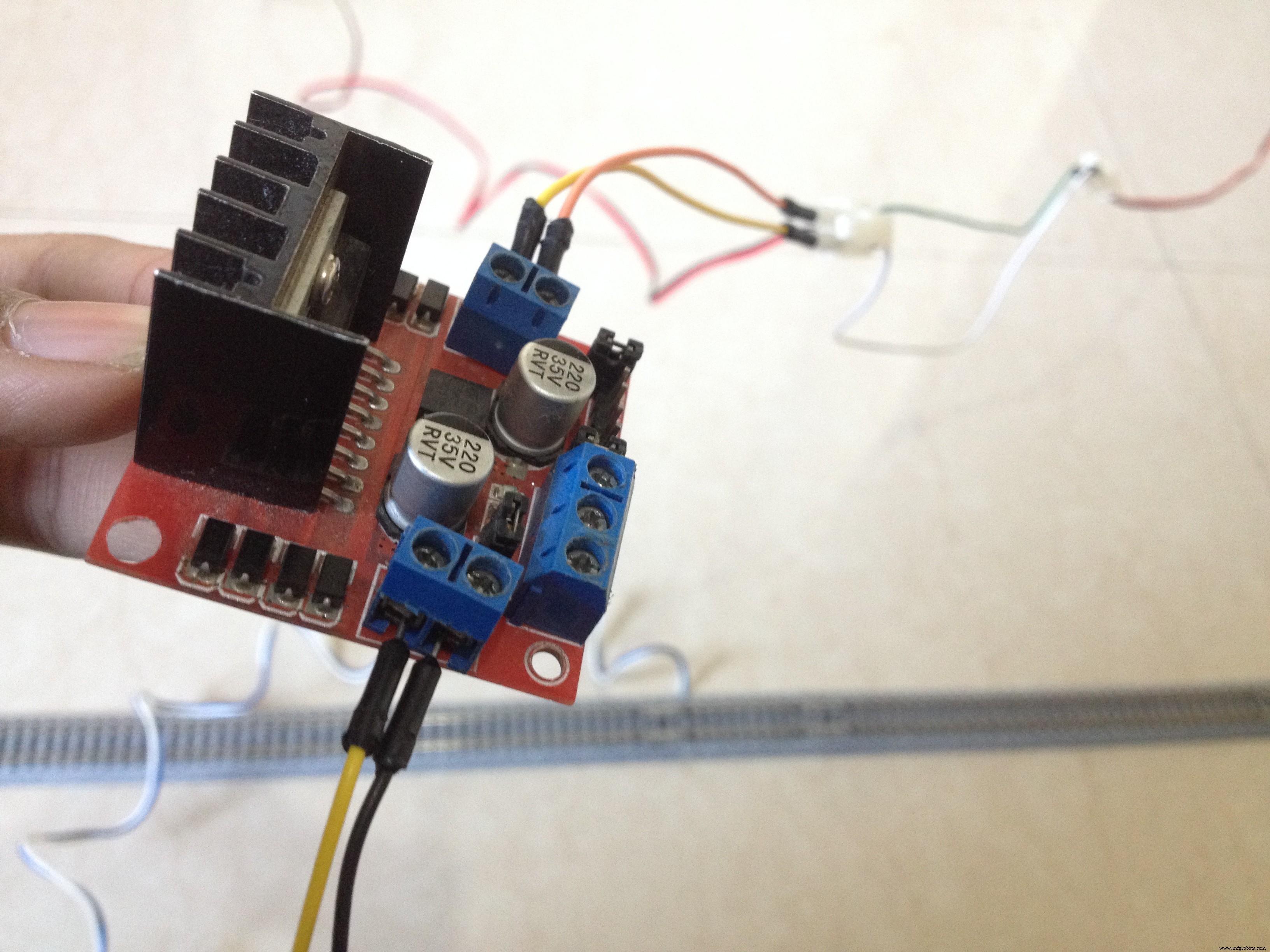 Smart Automated Model Railway Layout with Passing Siding – Arduino‑Powered