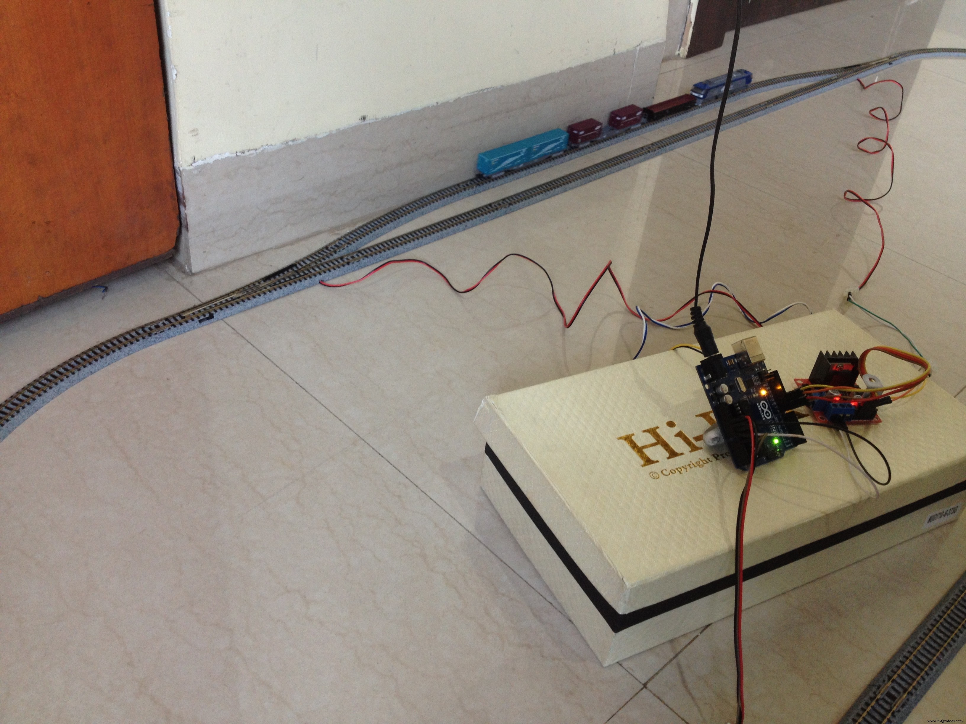 Smart Automated Model Railway Layout with Passing Siding – Arduino‑Powered