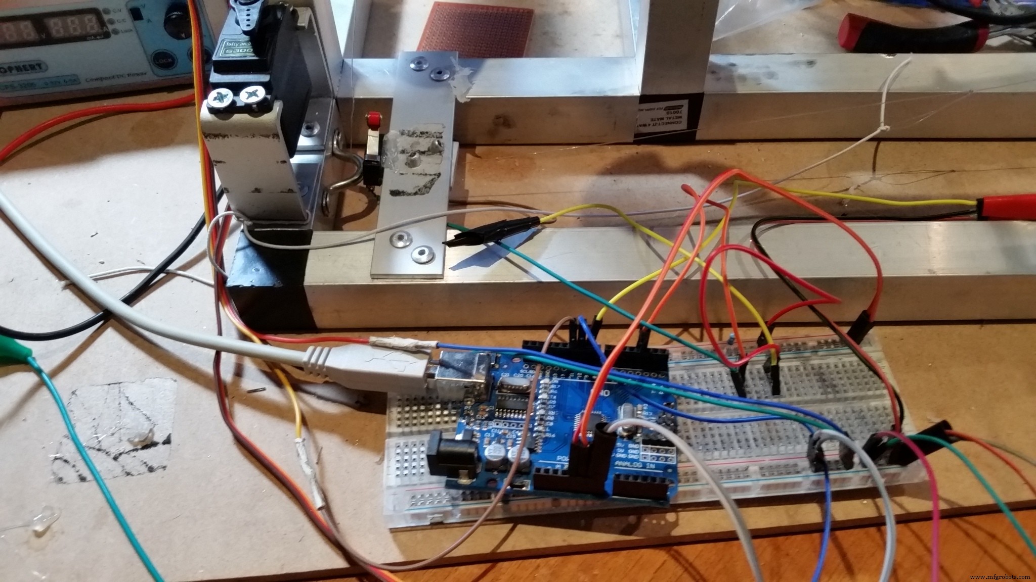 Smart Pet Food Catapult – Automatically Toss Treats, Balls, and Toys for Your Furry Friends