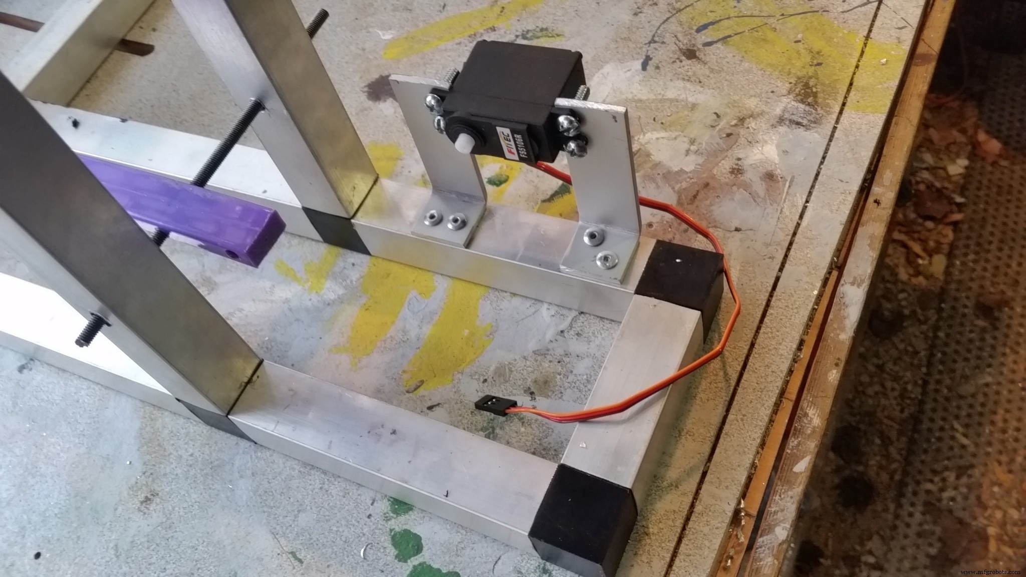 Smart Pet Food Catapult – Automatically Toss Treats, Balls, and Toys for Your Furry Friends