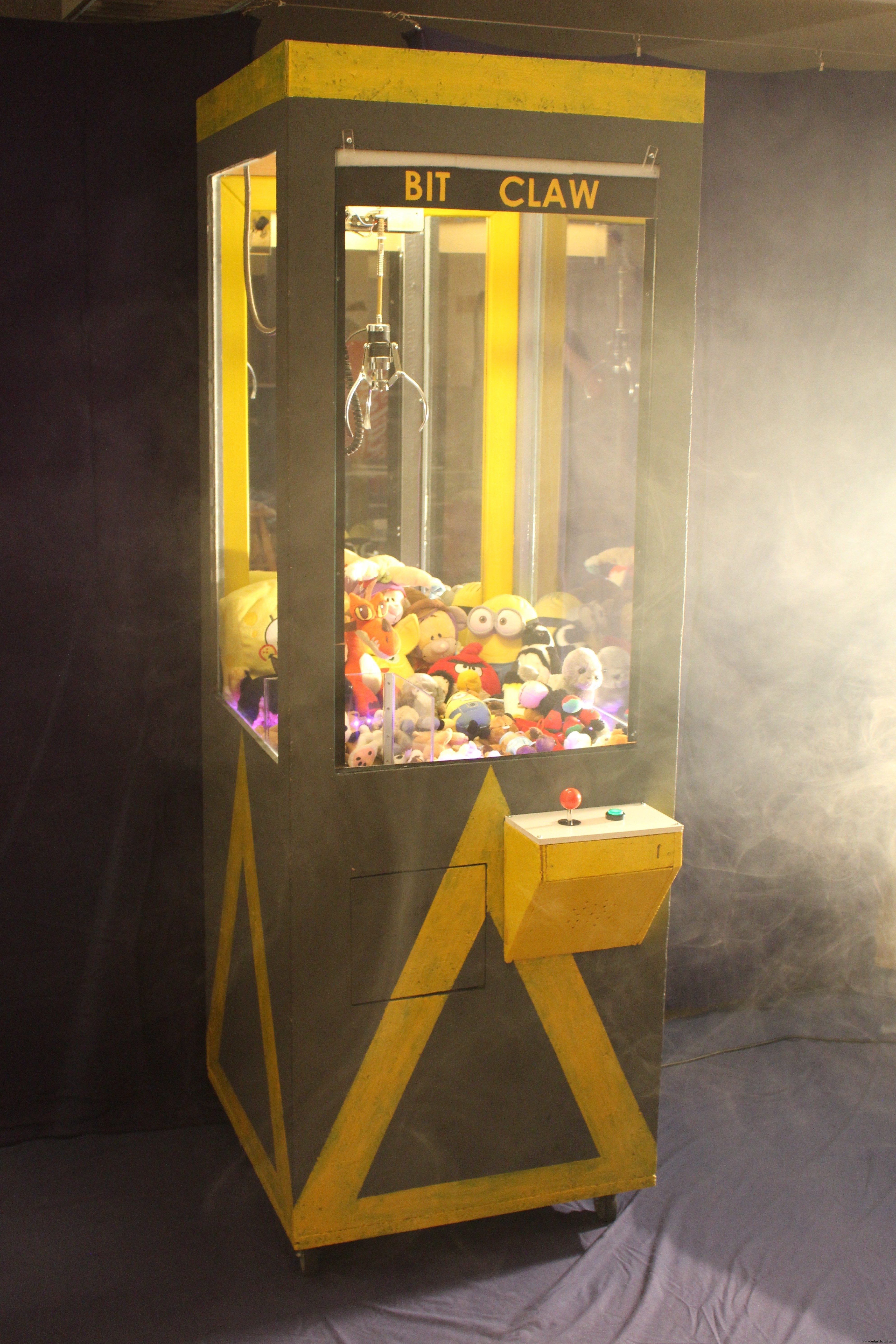 DIY Arduino Claw Machine – Build Your Own Arcade Toy