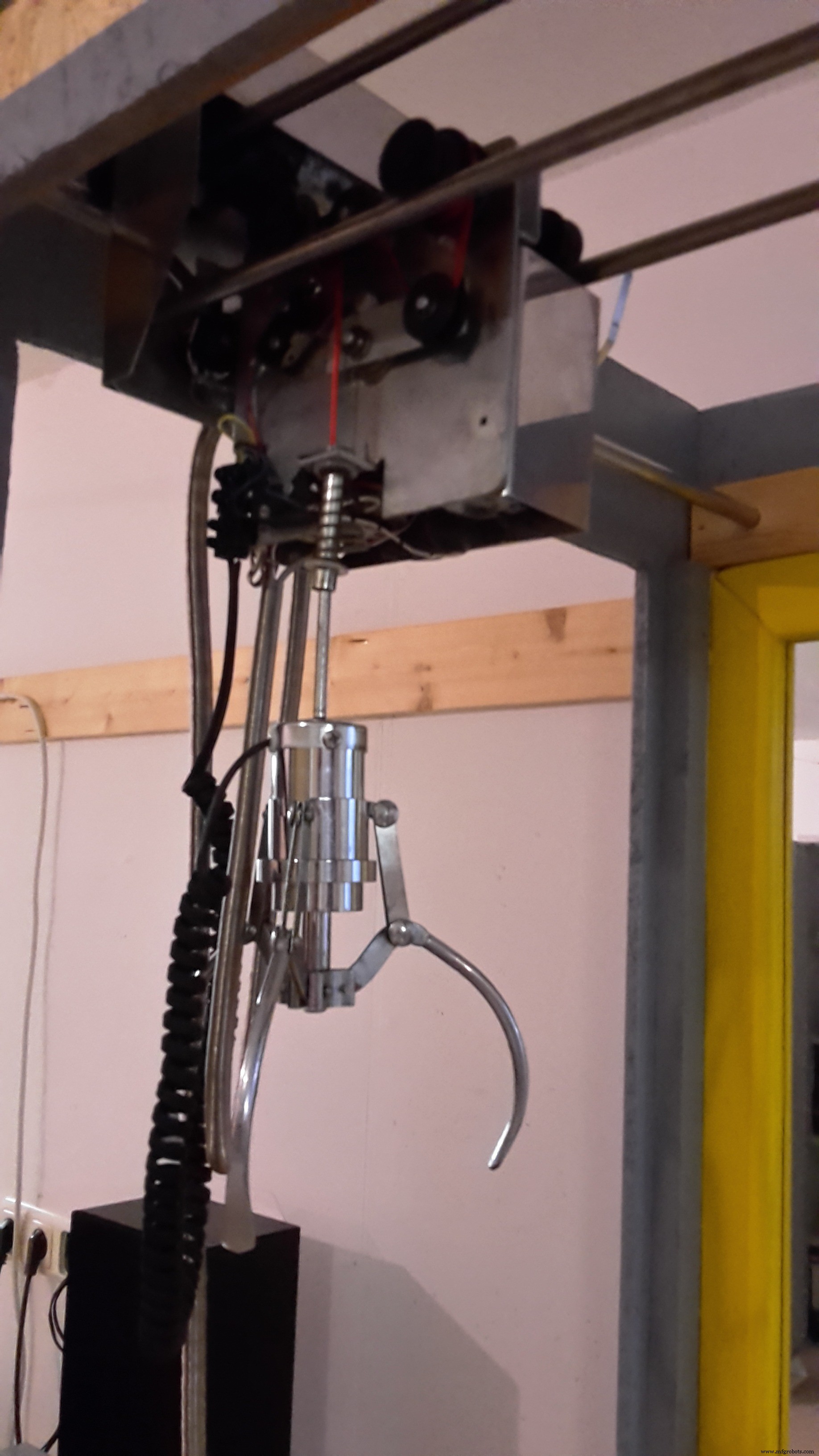 DIY Arduino Claw Machine – Build Your Own Arcade Toy