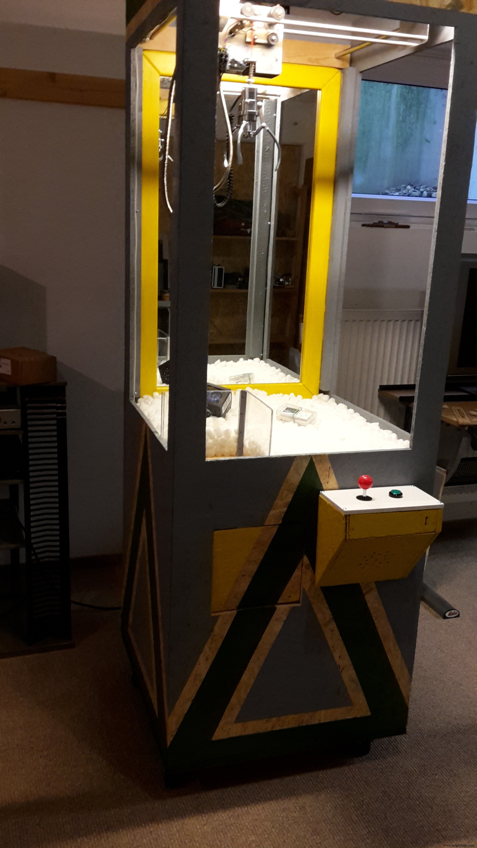 DIY Arduino Claw Machine – Build Your Own Arcade Toy