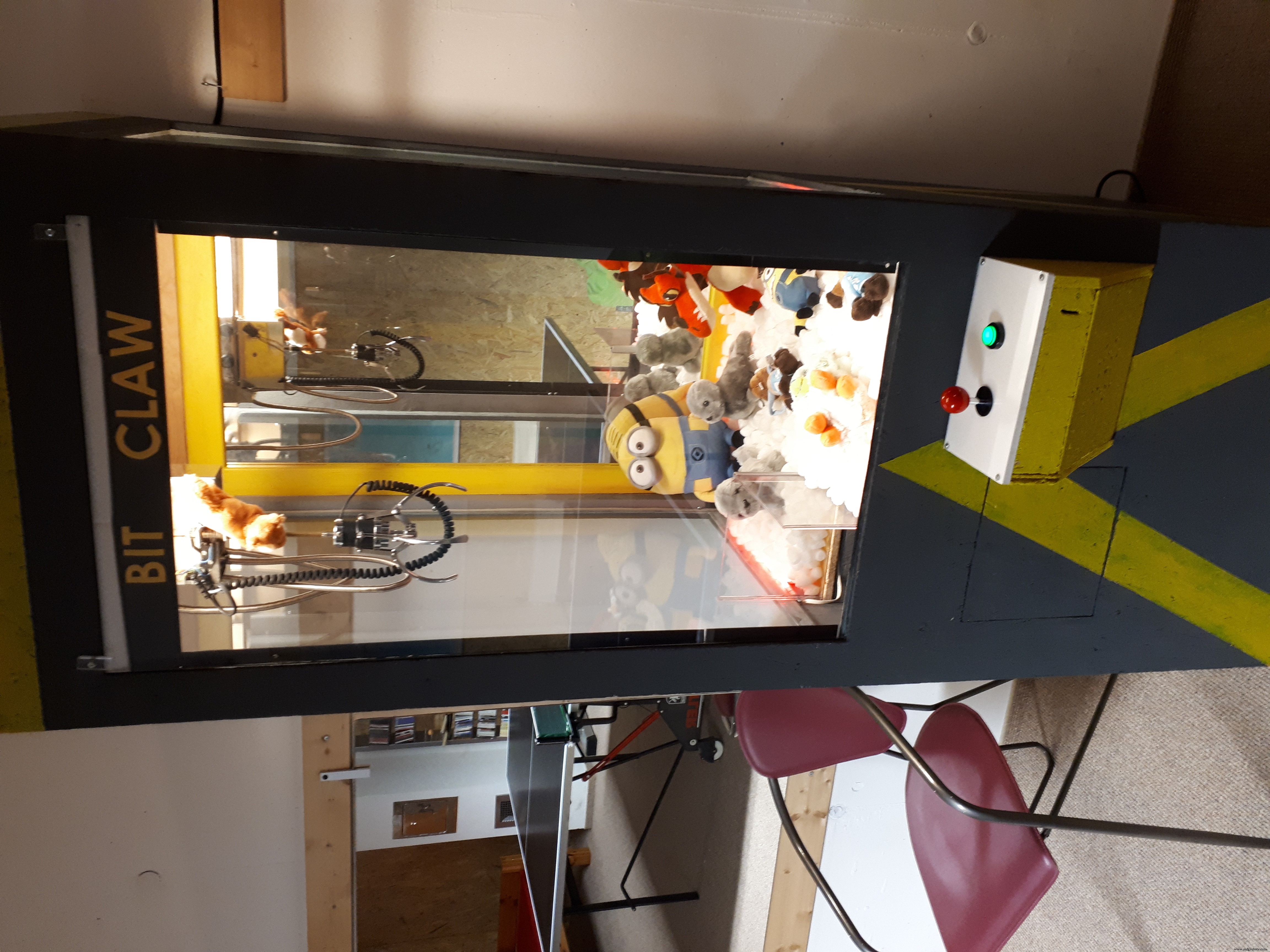 DIY Arduino Claw Machine – Build Your Own Arcade Toy