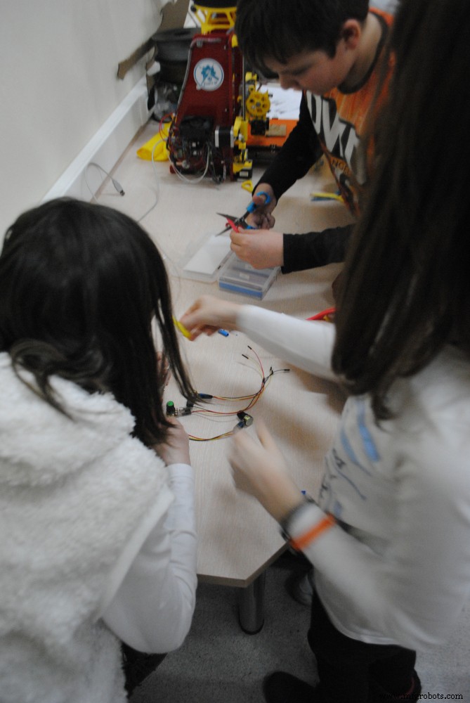 Dual-Axis Solar Tracker with Auto & Manual Control – Efficient Sun‑Tracking System