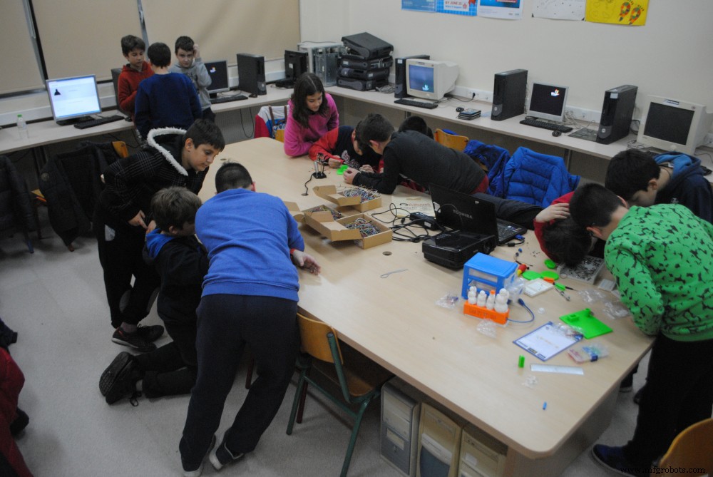 Dual-Axis Solar Tracker with Auto & Manual Control – Efficient Sun‑Tracking System